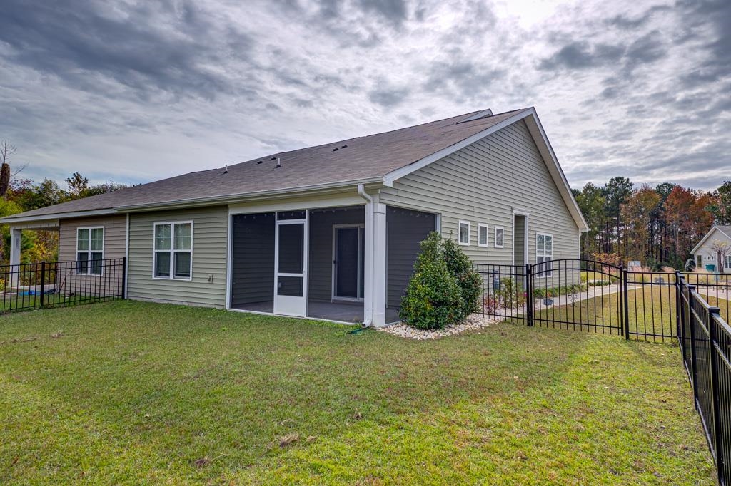 1843 Berkley Village Loop Property Photo 4