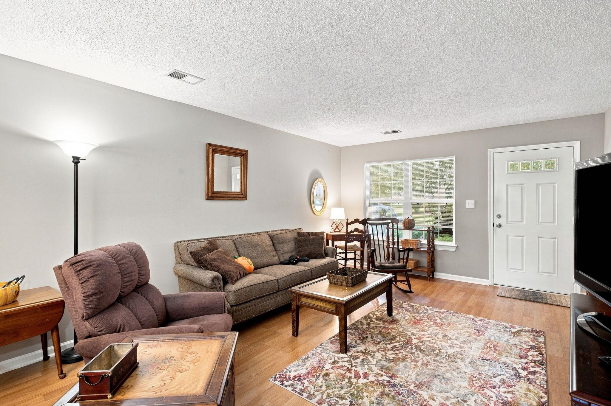 1061 Williston Loop Property Photo 4