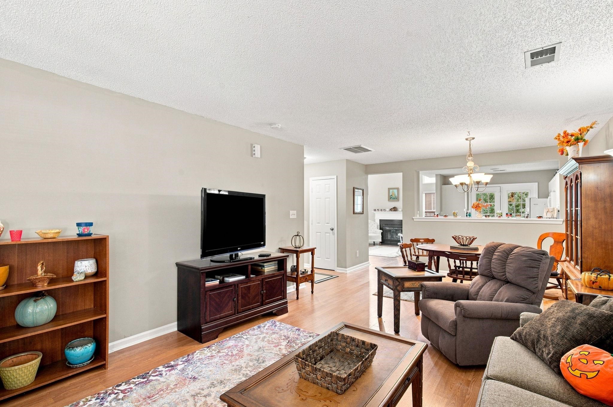 1061 Williston Loop Property Photo 5