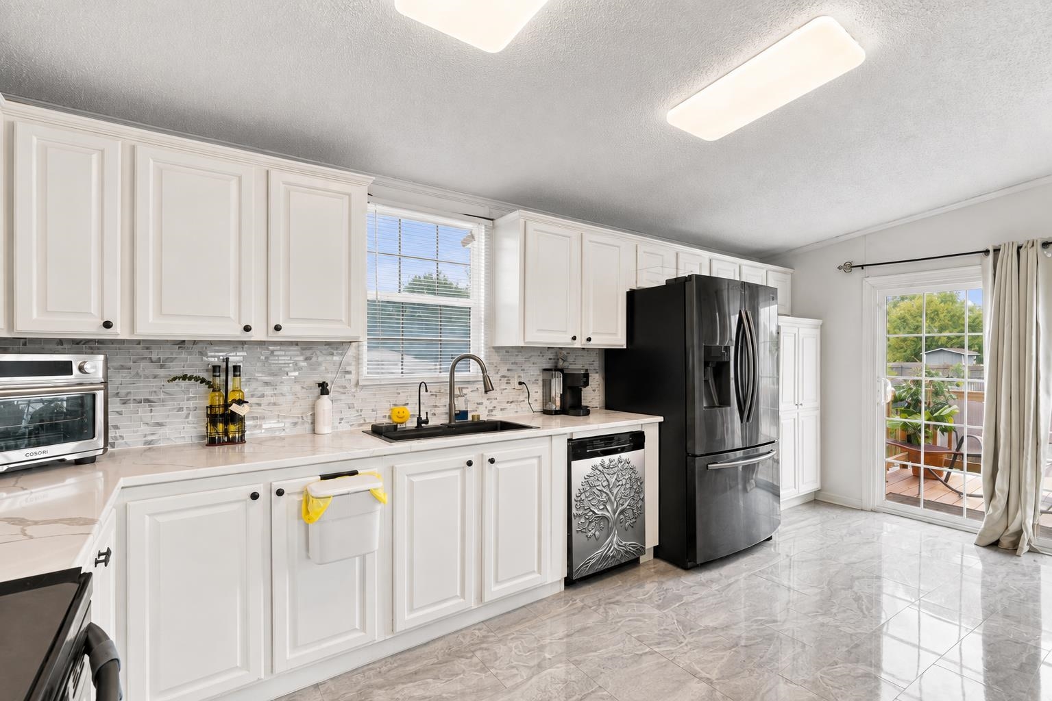 6284 Donahue Dr. Property Photo 3