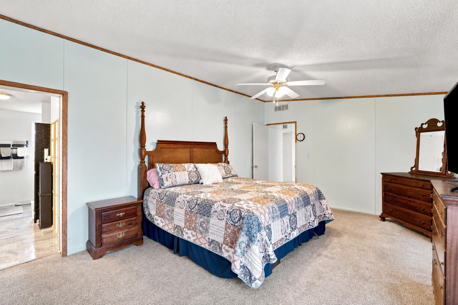 6284 Donahue Dr. Property Photo 6