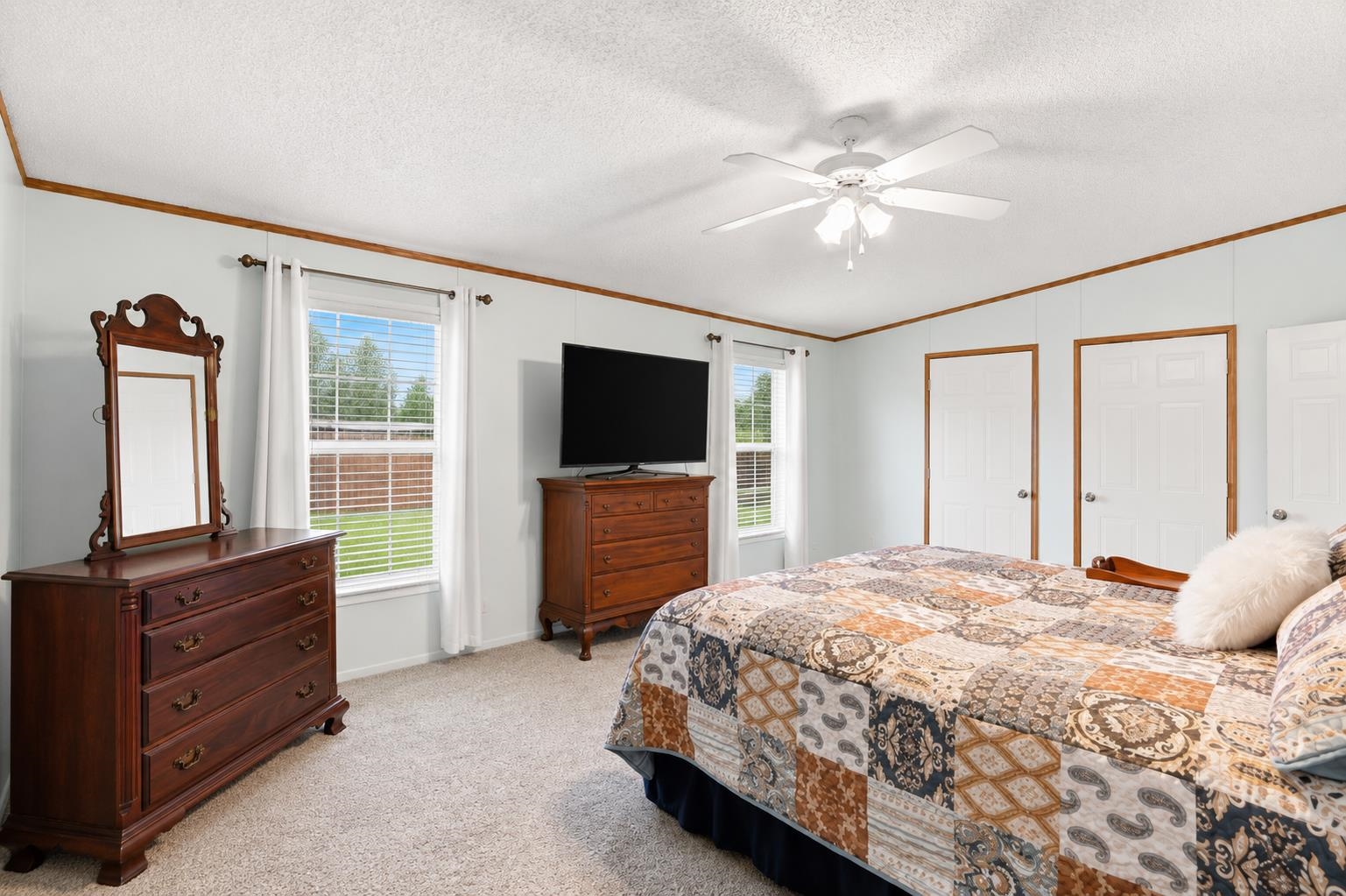 6284 Donahue Dr. Property Photo 7