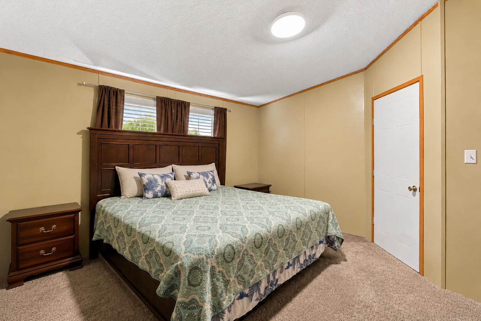 6284 Donahue Dr. Property Photo 9