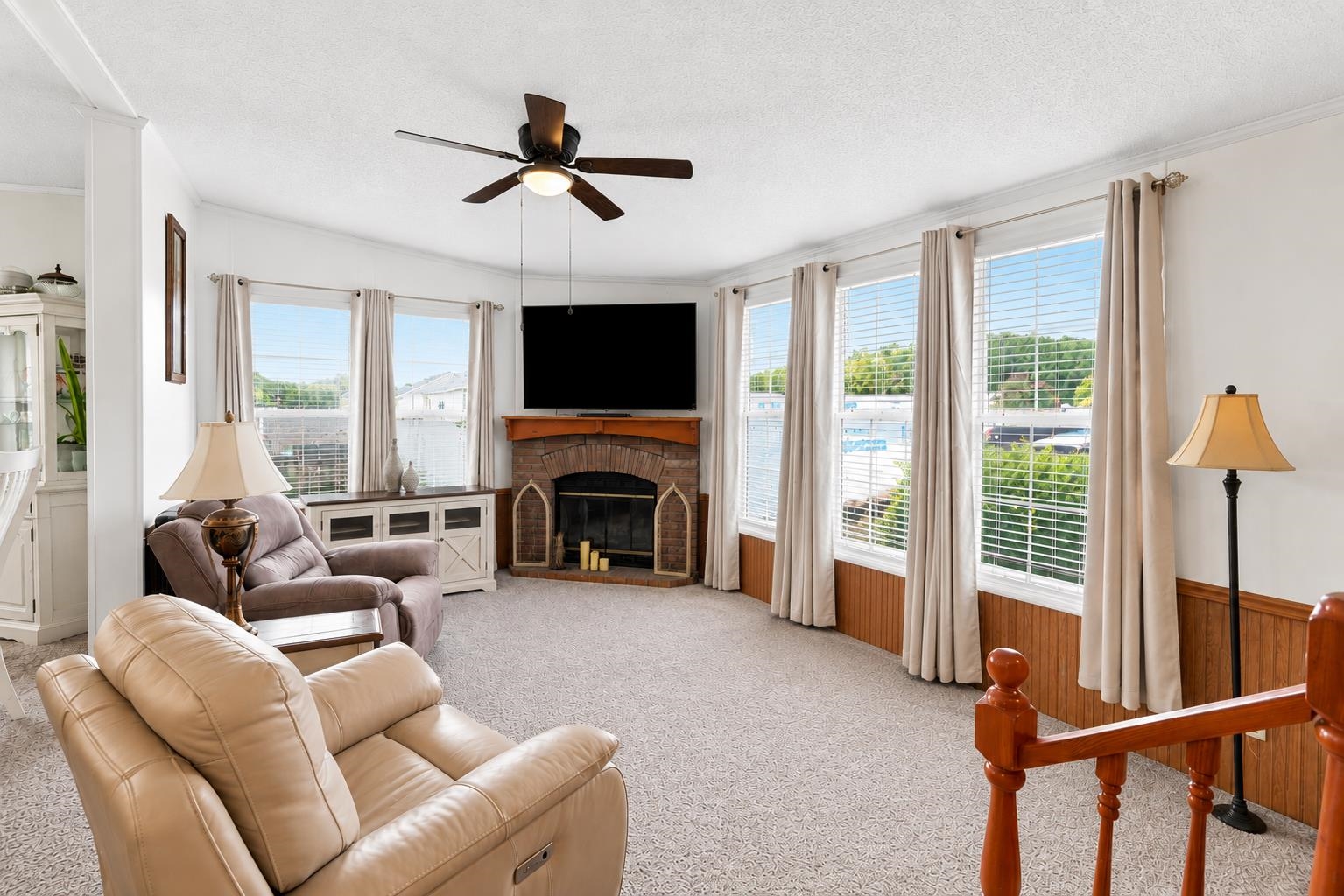 6284 Donahue Dr. Property Photo 12