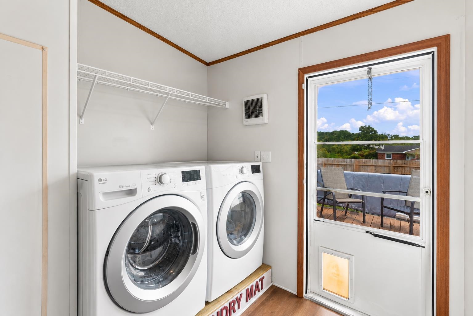 6284 Donahue Dr. Property Photo 15