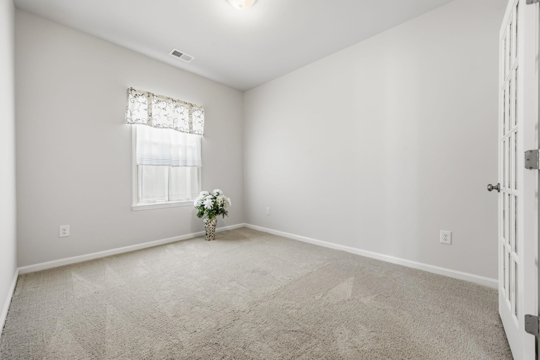 220 Averyville Dr. Property Photo 32