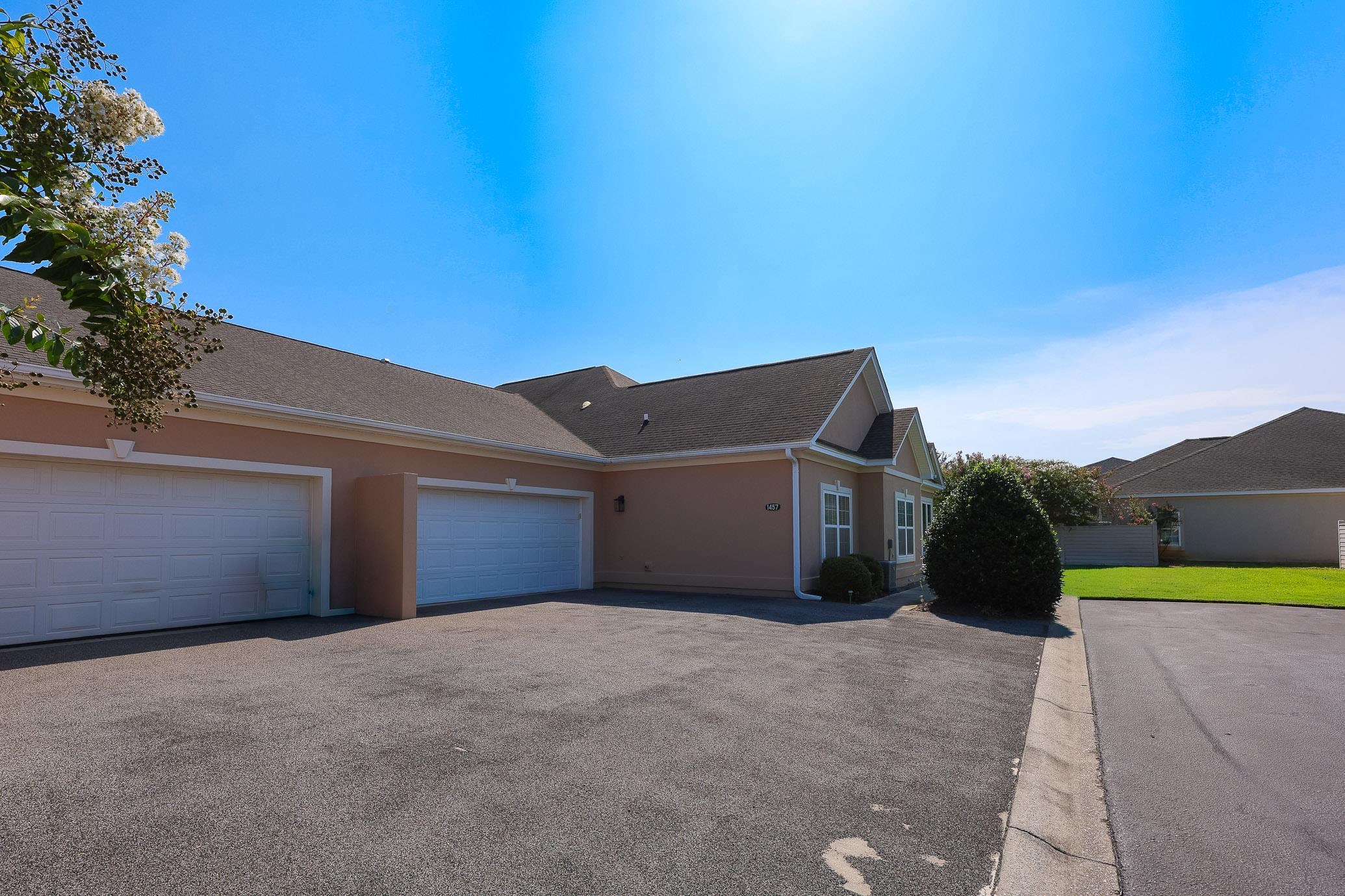 1457 Saint Thomas Circle Property Photo 2