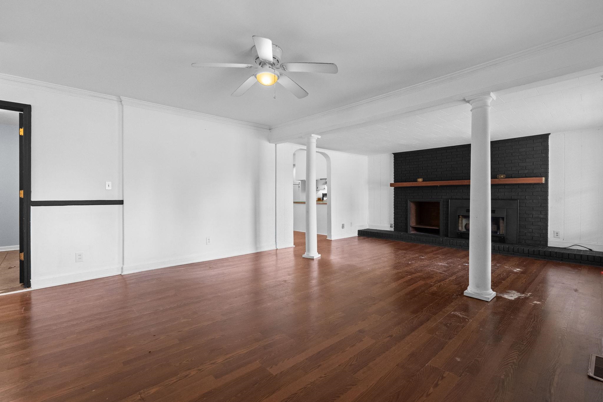 409 E Melrose St. Property Photo 9