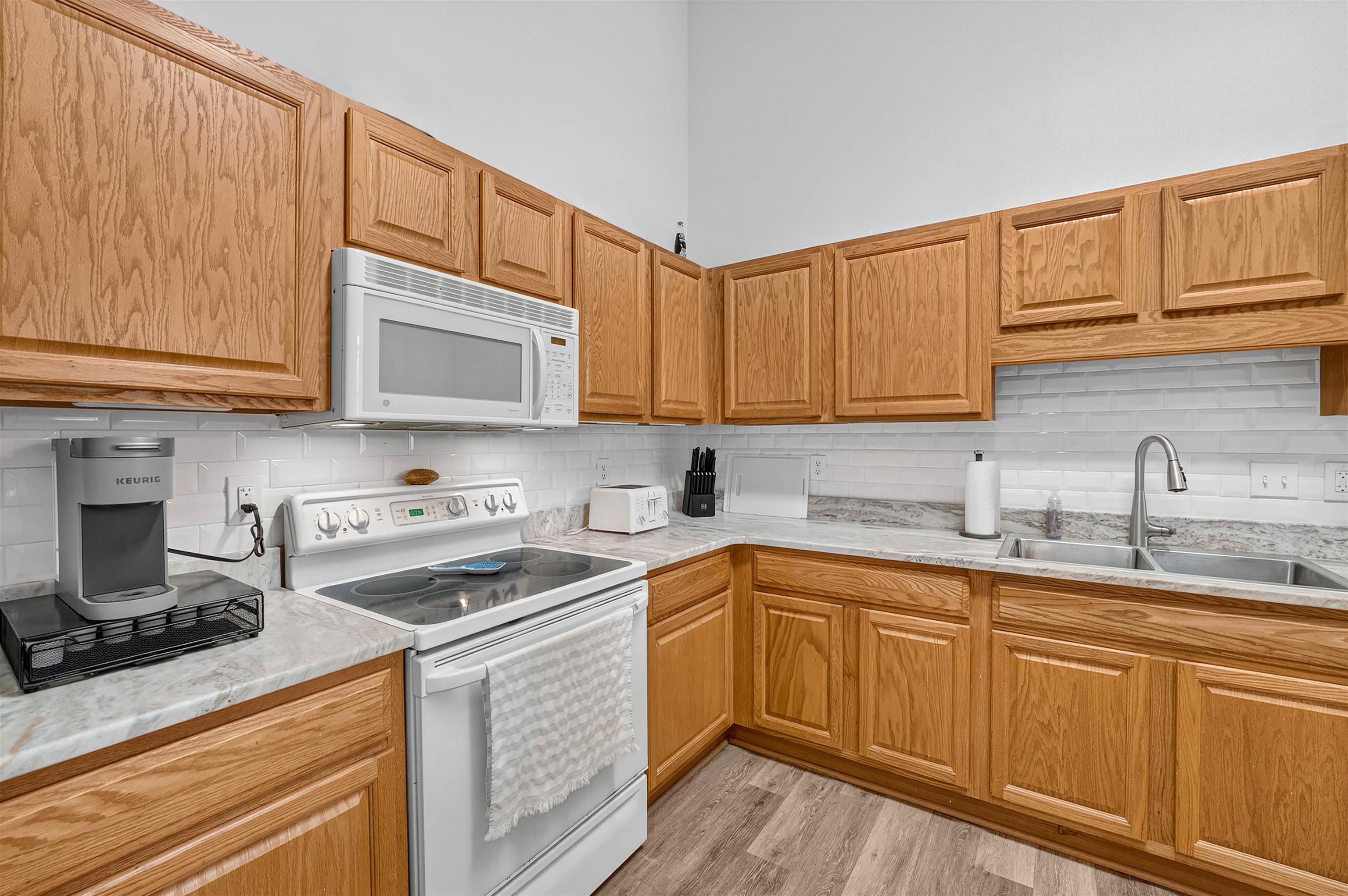4225 Rivergate Ln. Property Photo 8