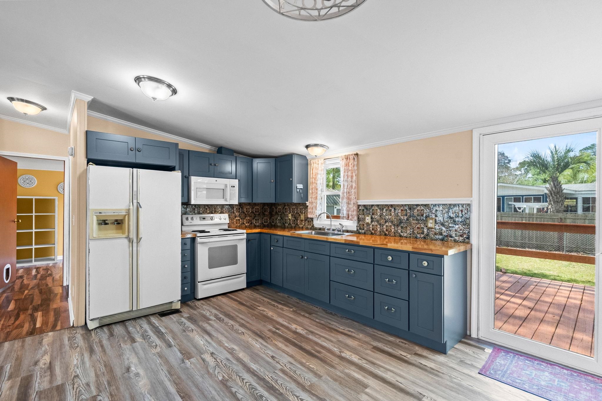 425 Sand Hill Dr. Property Photo 12
