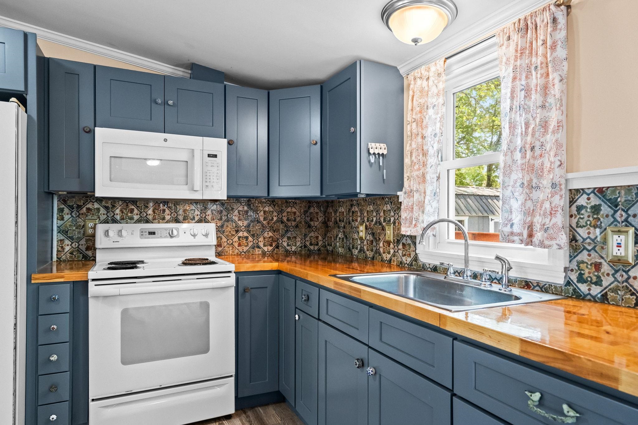 425 Sand Hill Dr. Property Photo 15