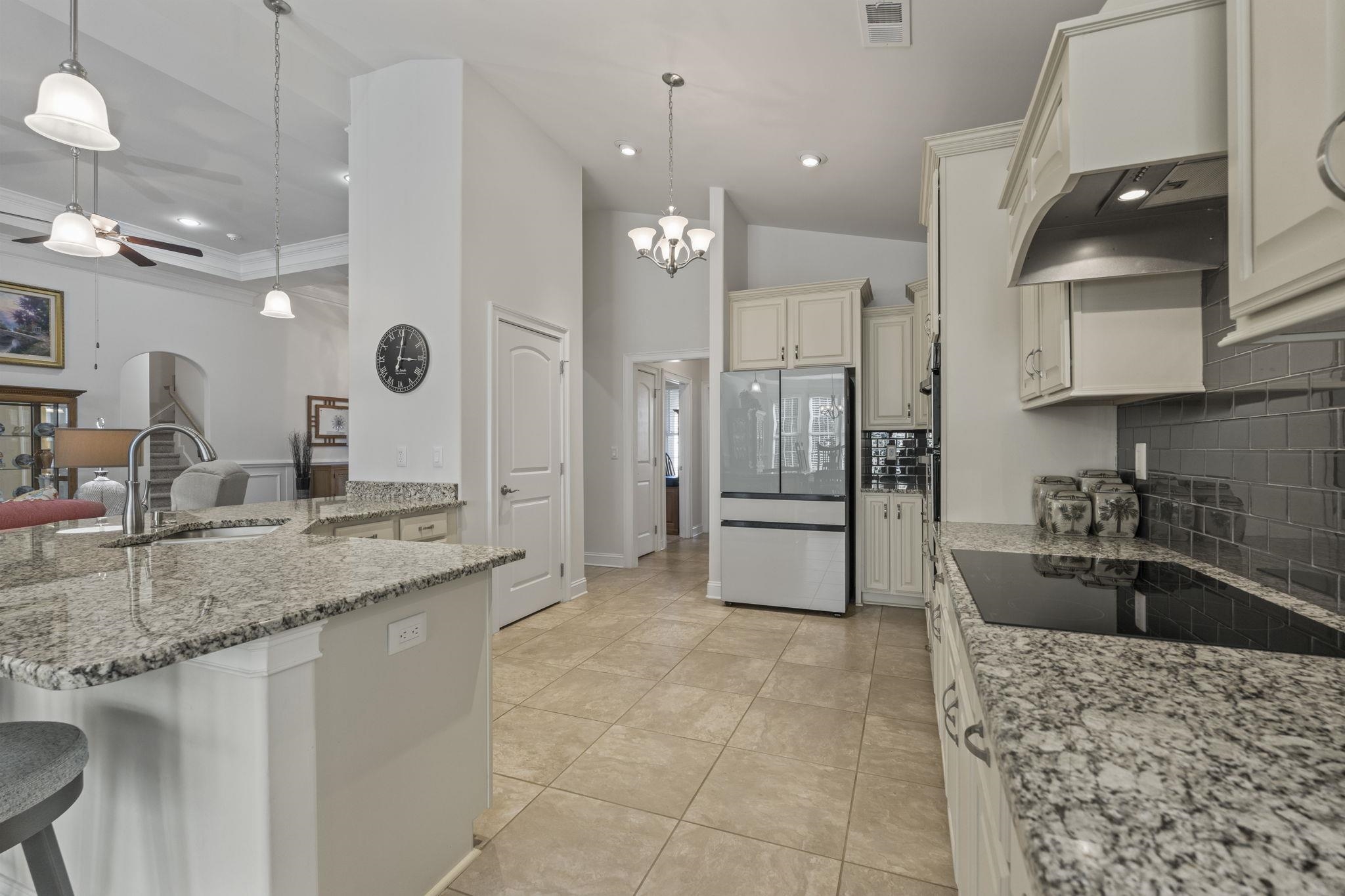 2318 Via Palma Dr. Property Photo 11