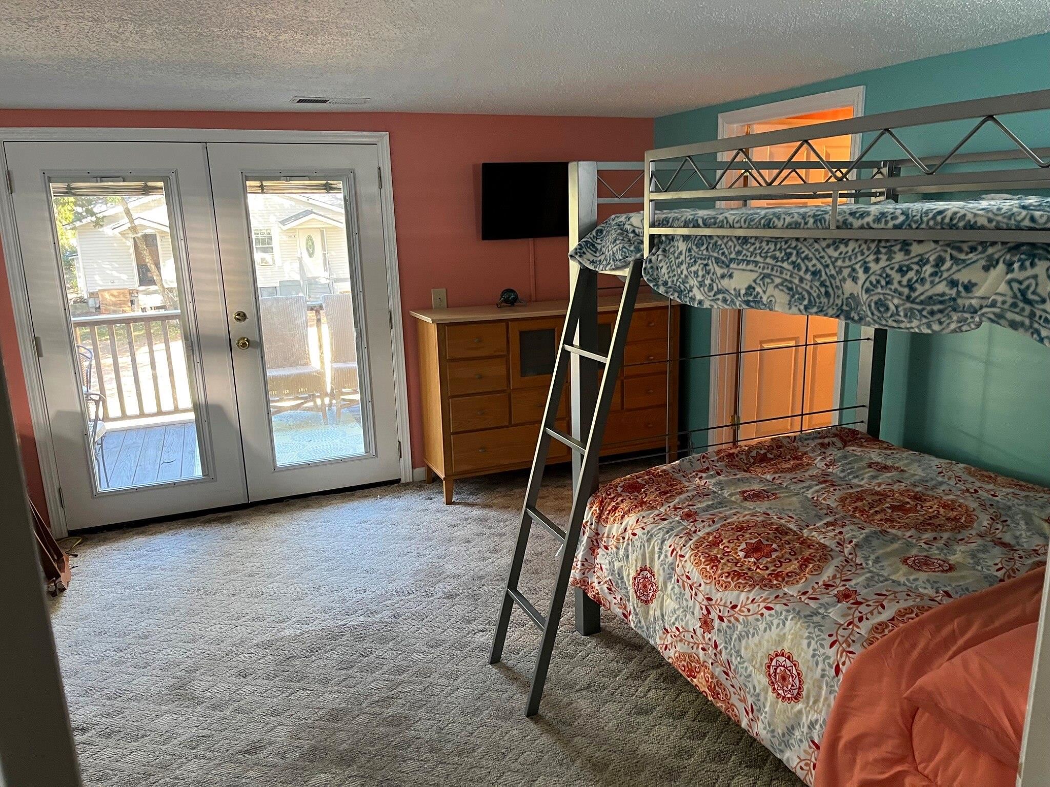 305 Chester St. Property Photo 12