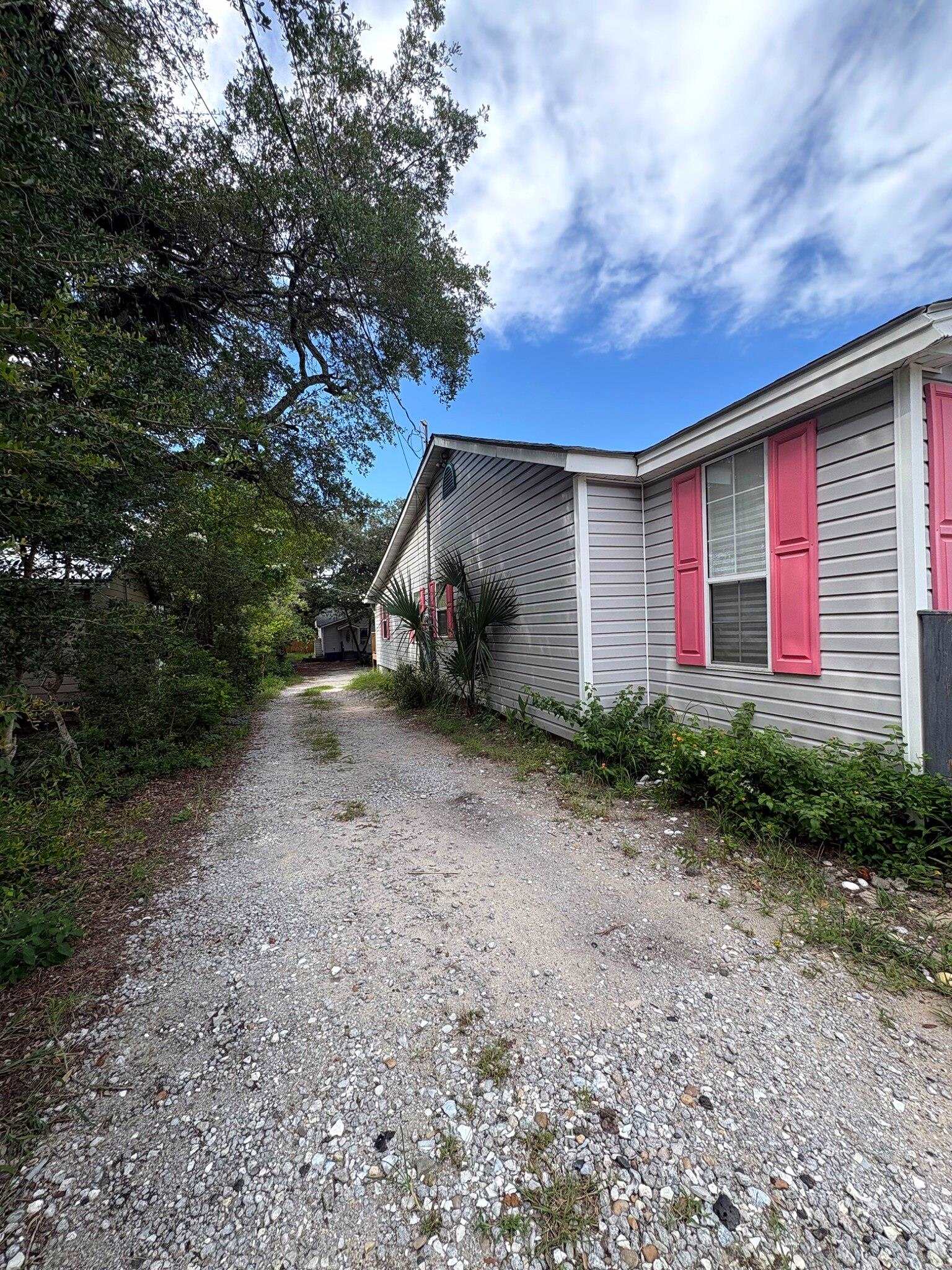305 Chester St. Property Photo 21