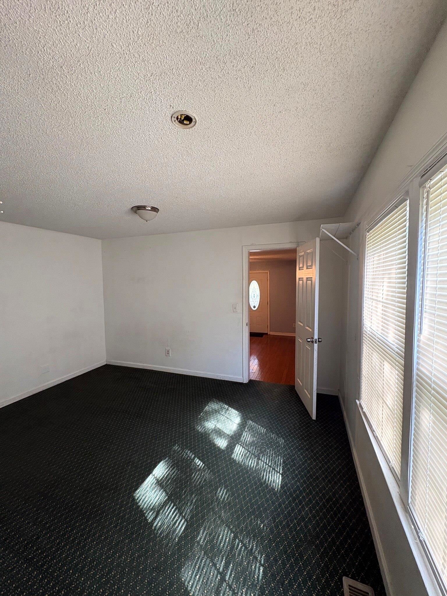 305 Chester St. Property Photo 32