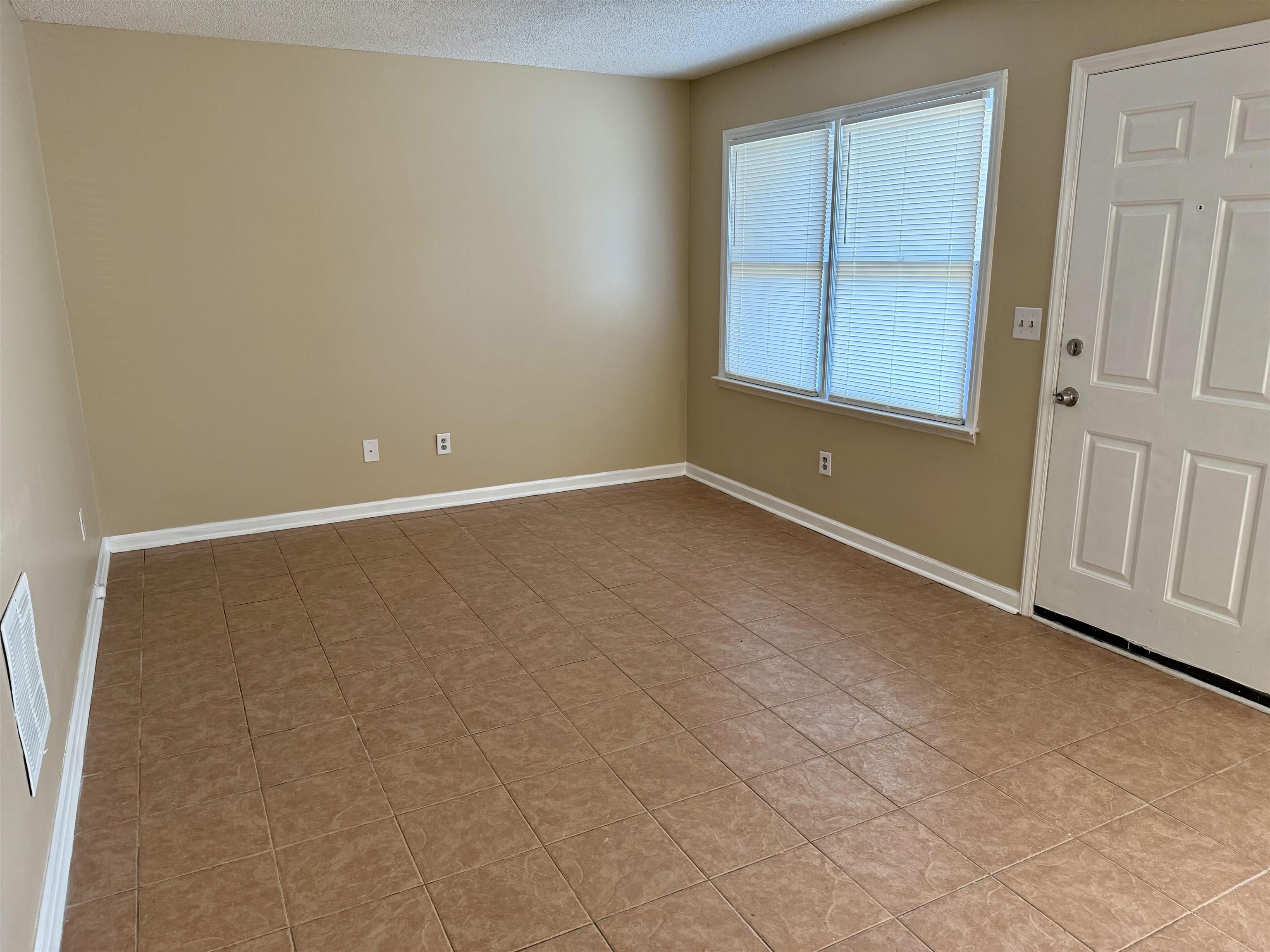4047 Fairway Dr. Property Photo 2