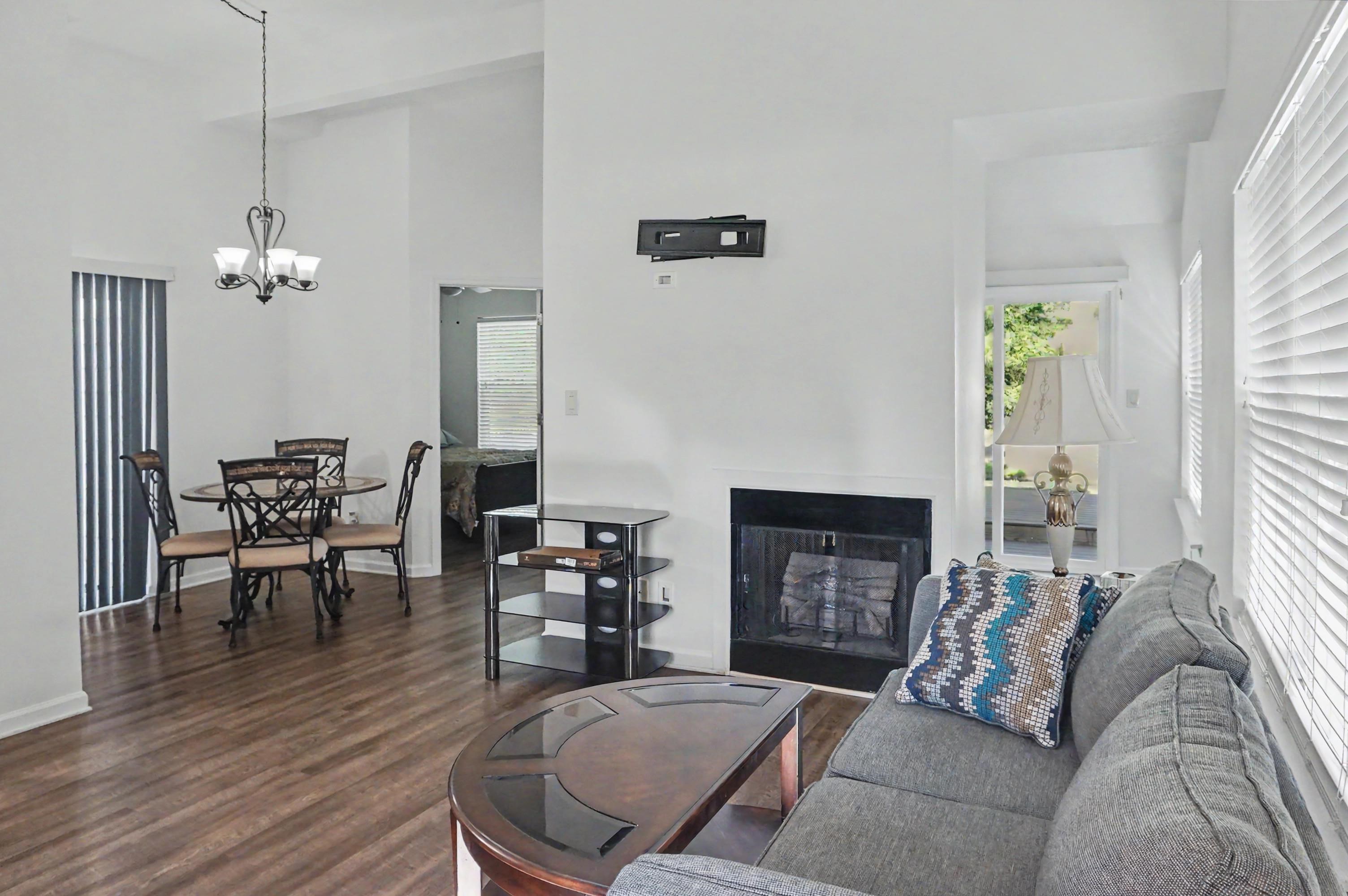 1010 Charles St. Property Photo 6