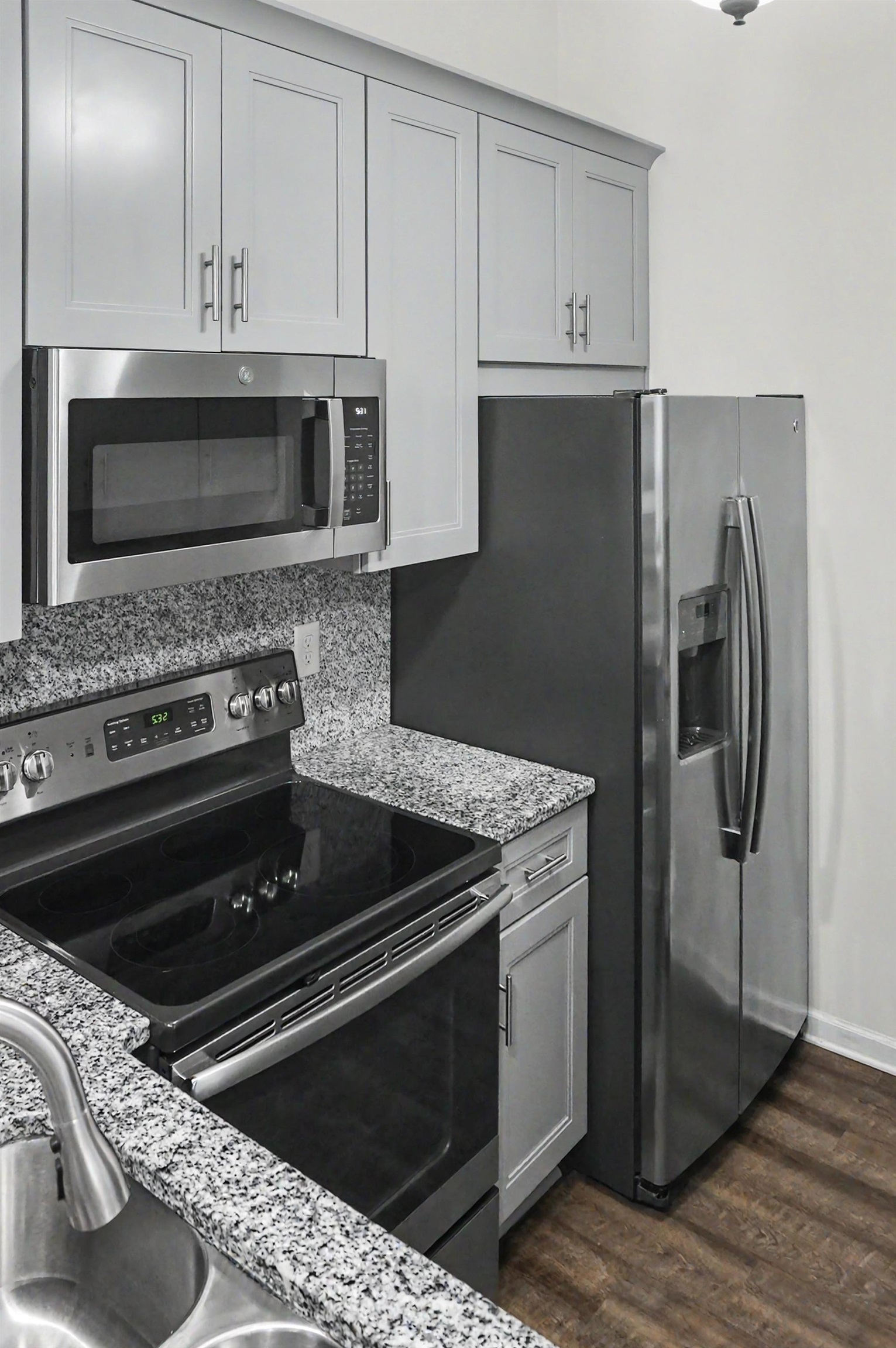 1010 Charles St. Property Photo 8