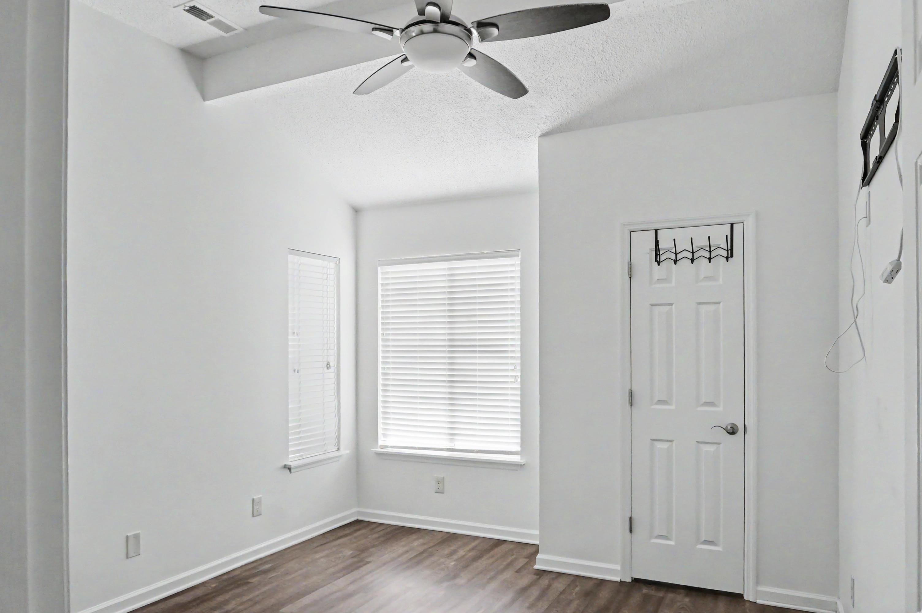 1010 Charles St. Property Photo 11