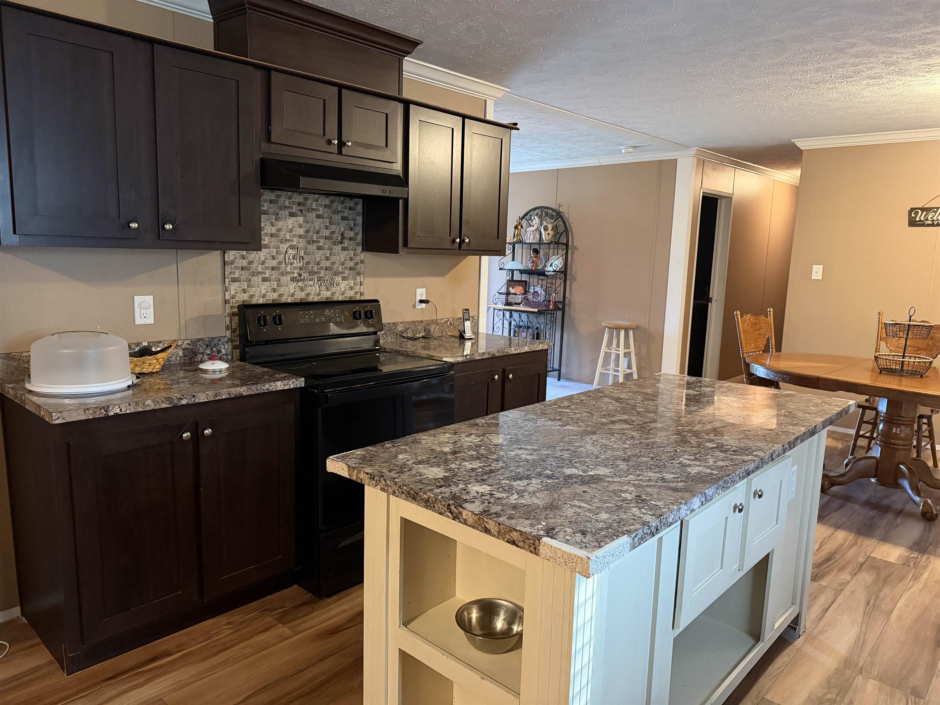 835 Oatland Rd. Property Photo 7