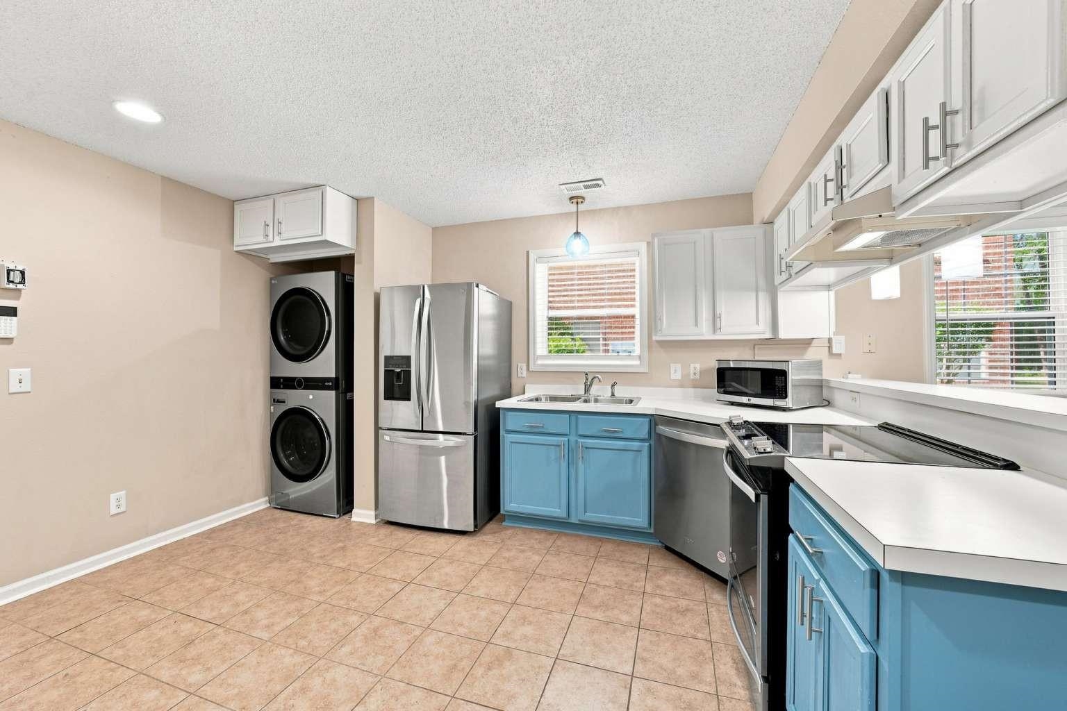 4255 Villas Dr. Property Photo 3