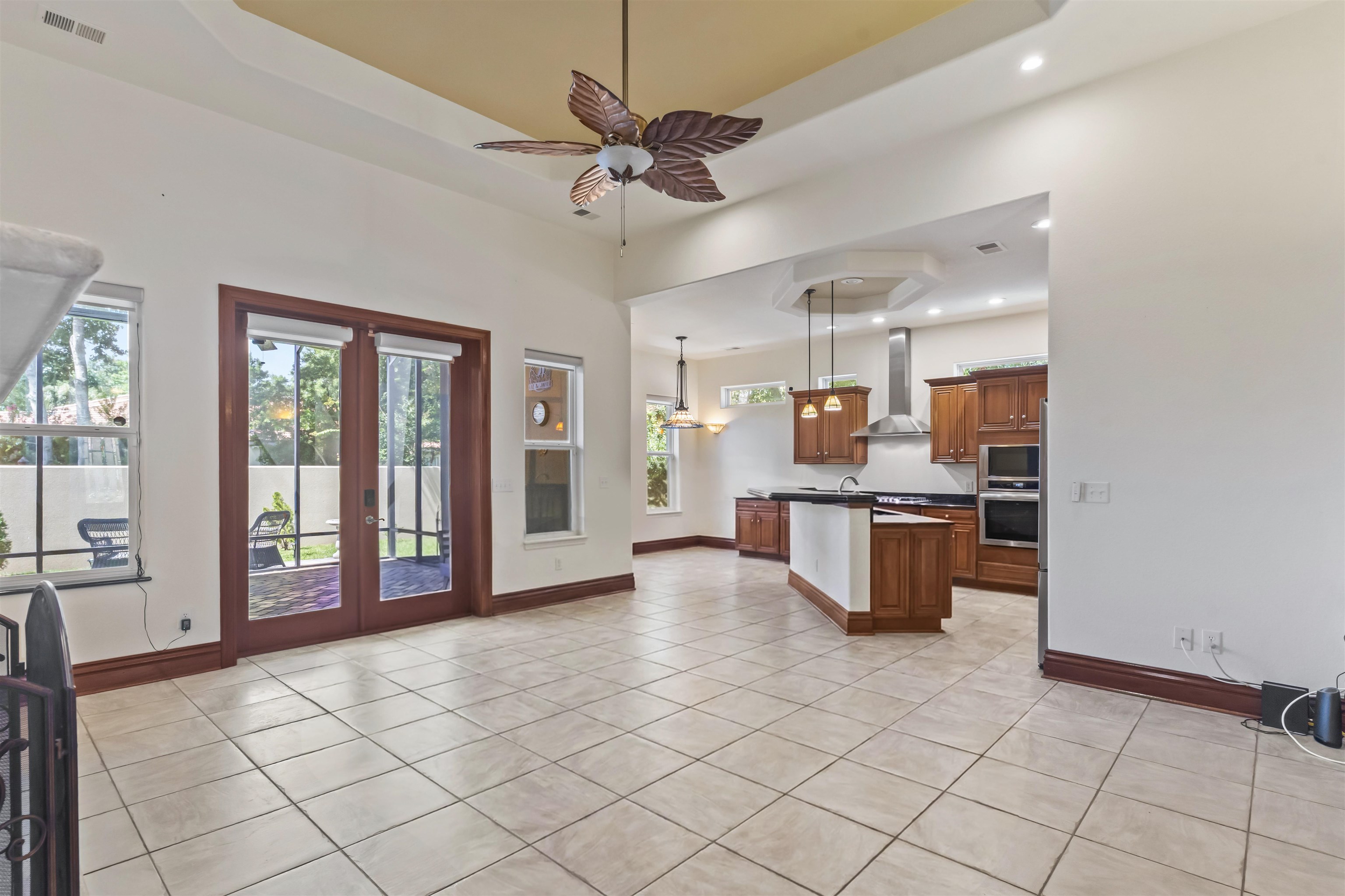 676 Esperia Ln. Property Photo 11