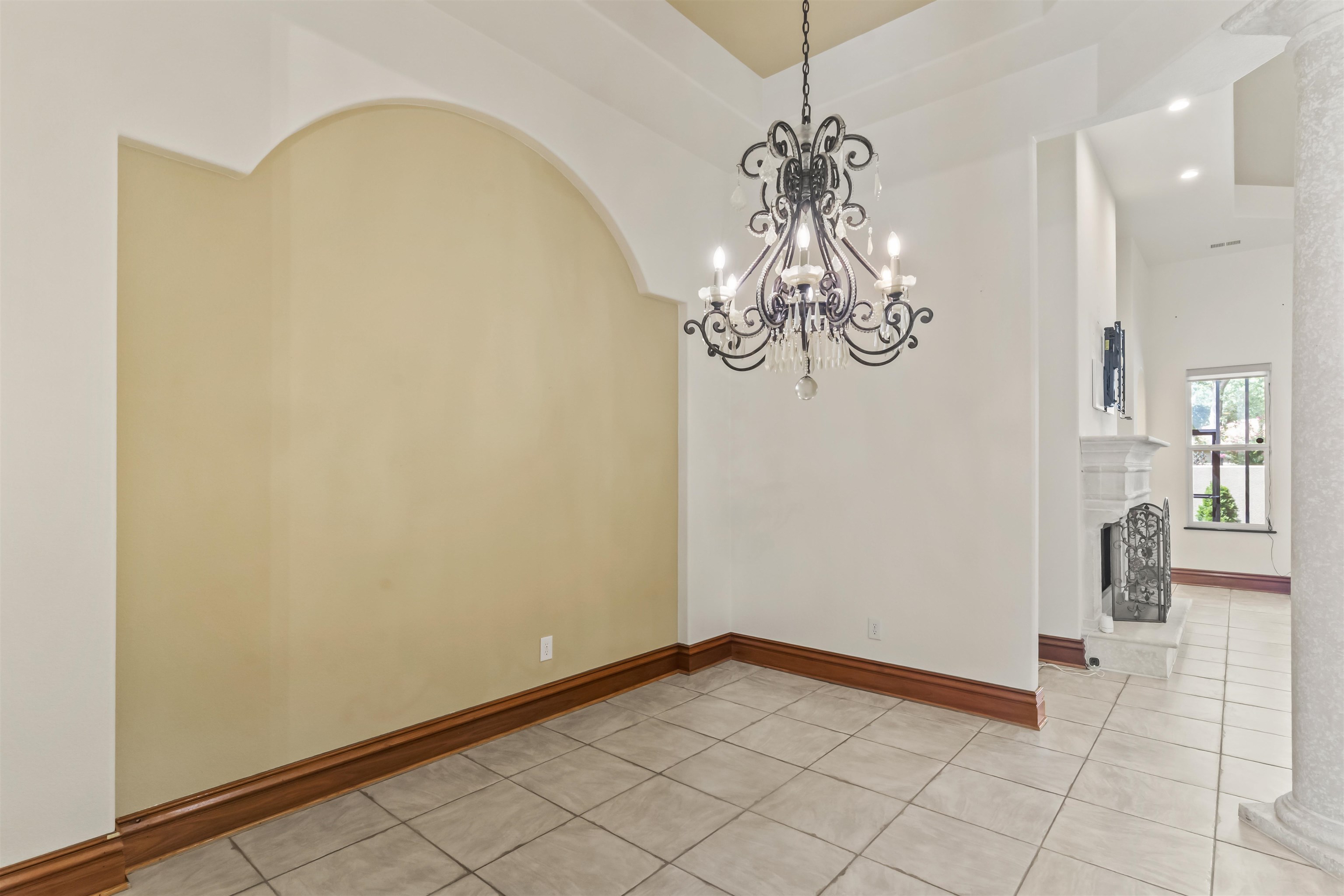 676 Esperia Ln. Property Photo 14