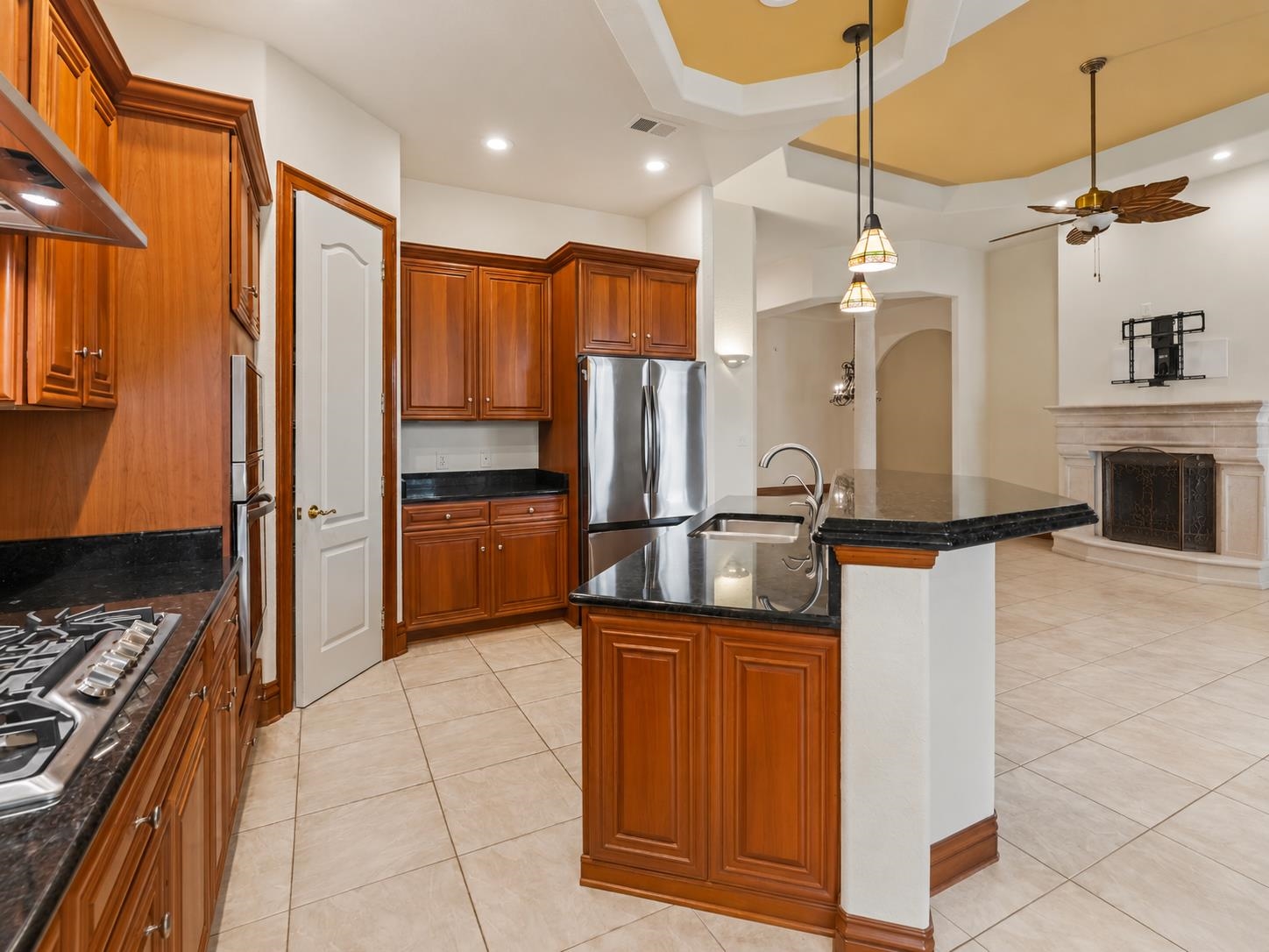 676 Esperia Ln. Property Photo 25