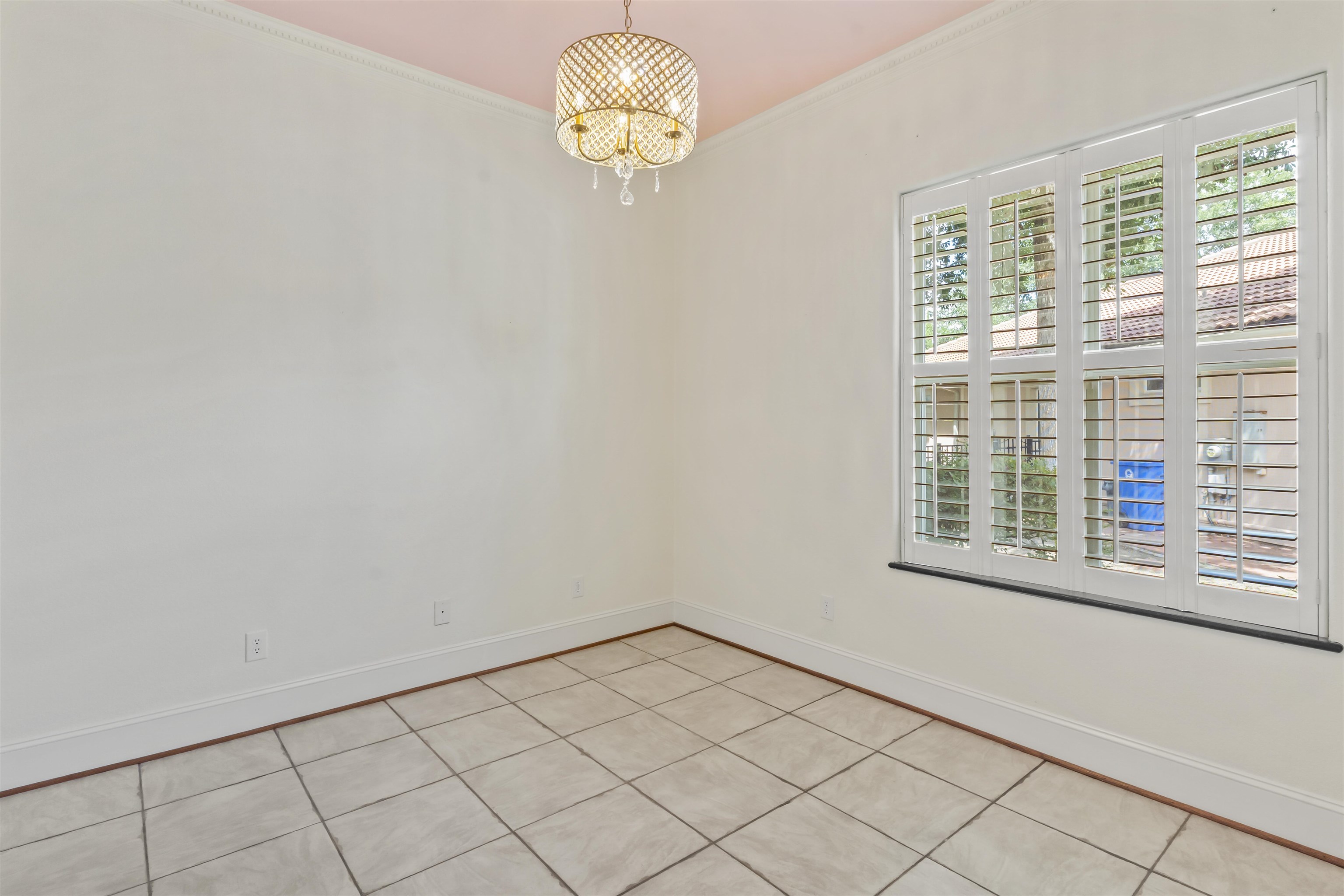 676 Esperia Ln. Property Photo 30