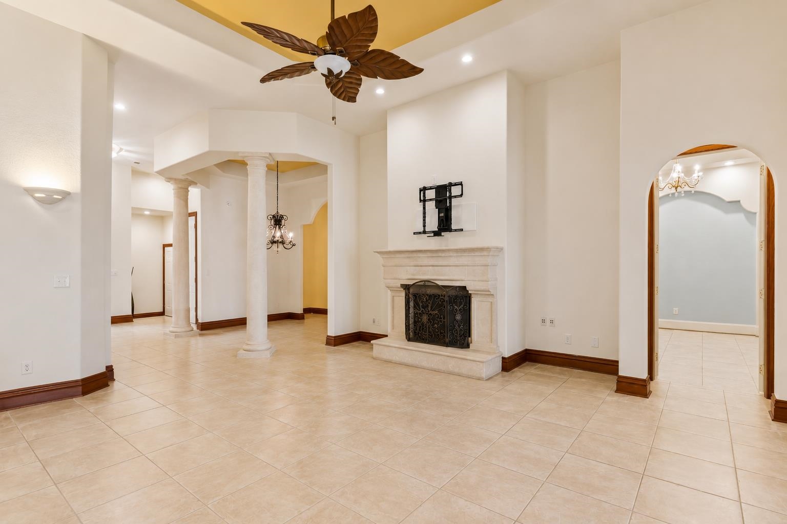 676 Esperia Ln. Property Photo 31