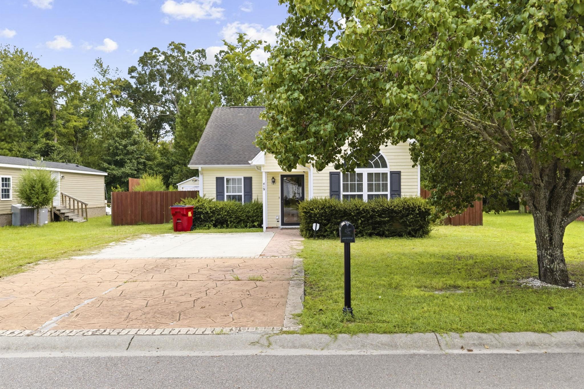 419 Overcrest St. Property Photo 2