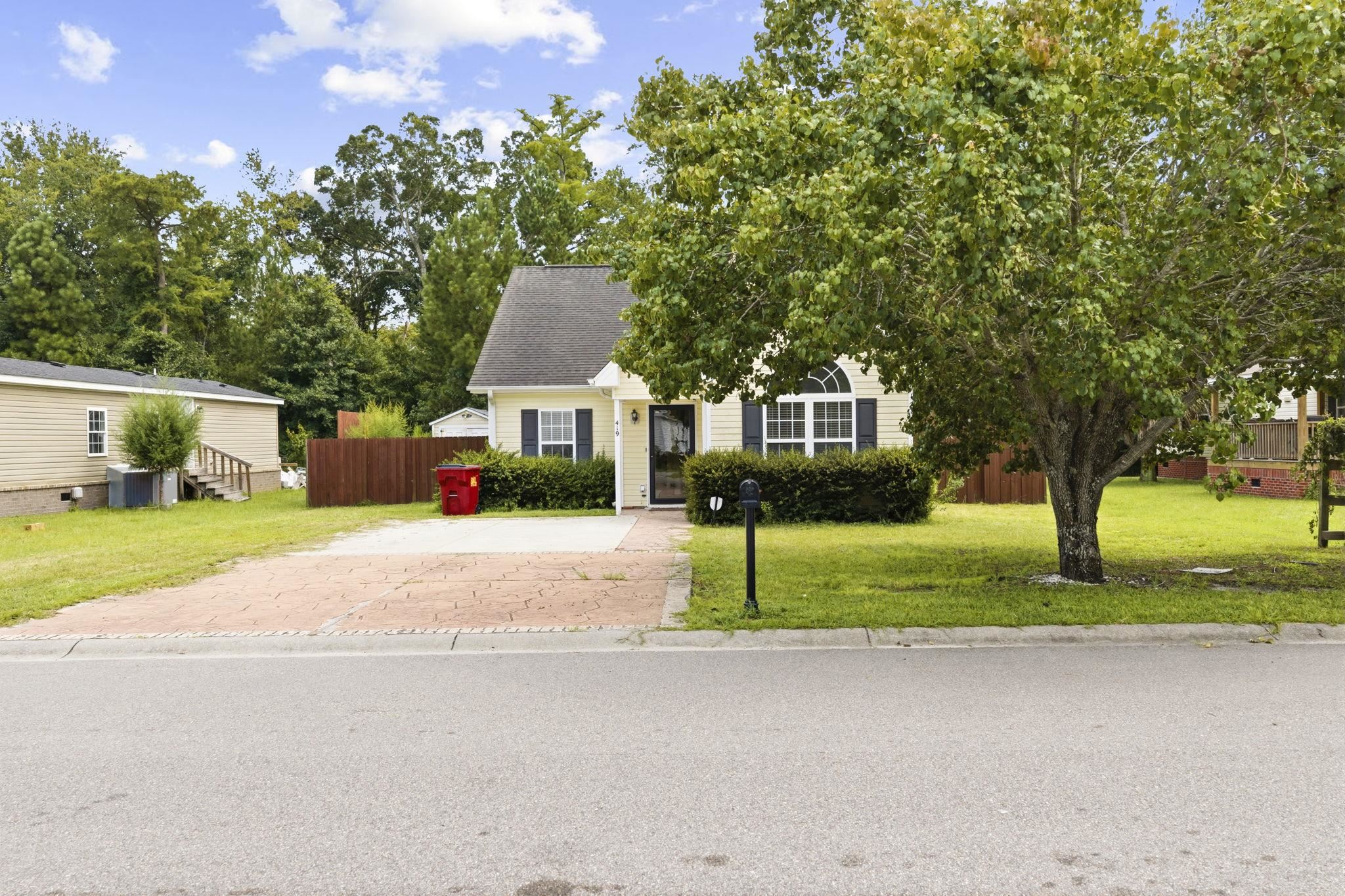419 Overcrest St. Property Photo 3