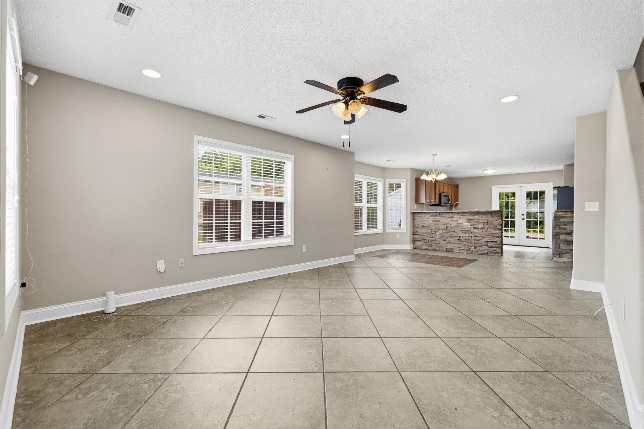 419 Overcrest St. Property Photo 6