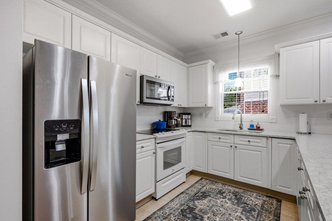 4875 Luster Leaf Circle Property Photo 8