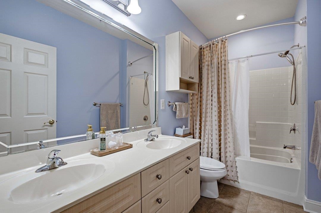 4875 Luster Leaf Circle Property Photo 15