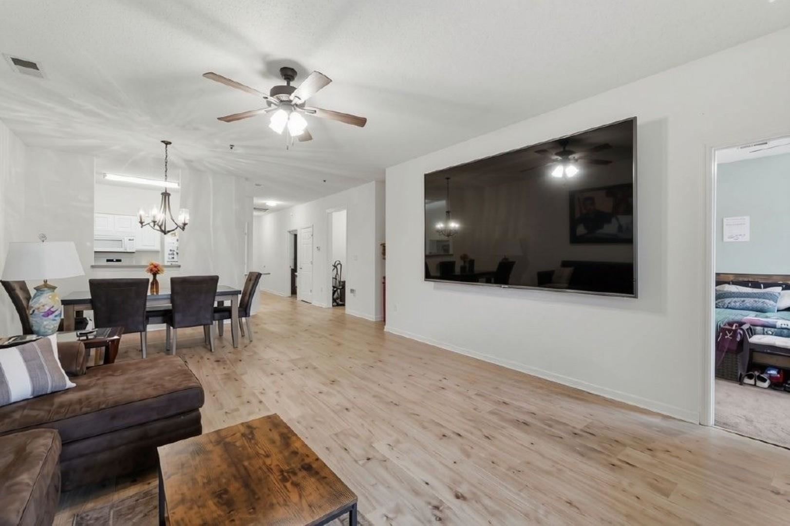 2070 Cross Gate Blvd Property Photo 4