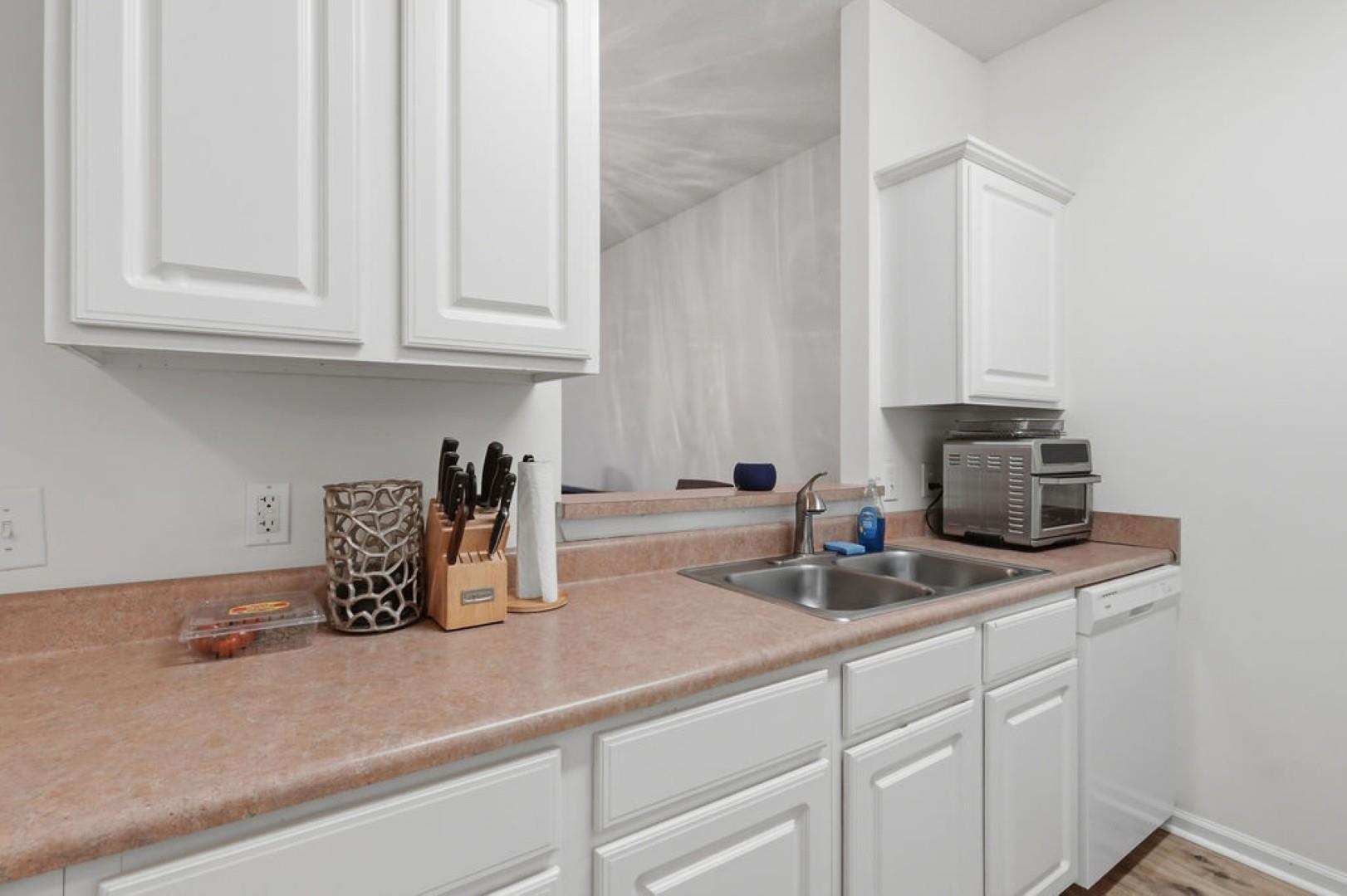 2070 Cross Gate Blvd Property Photo 12