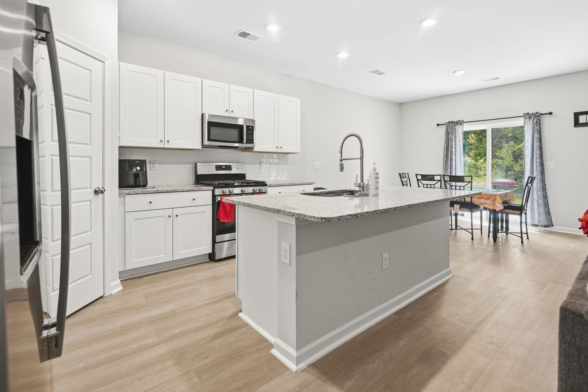 355 Fennec Loop Property Photo 4