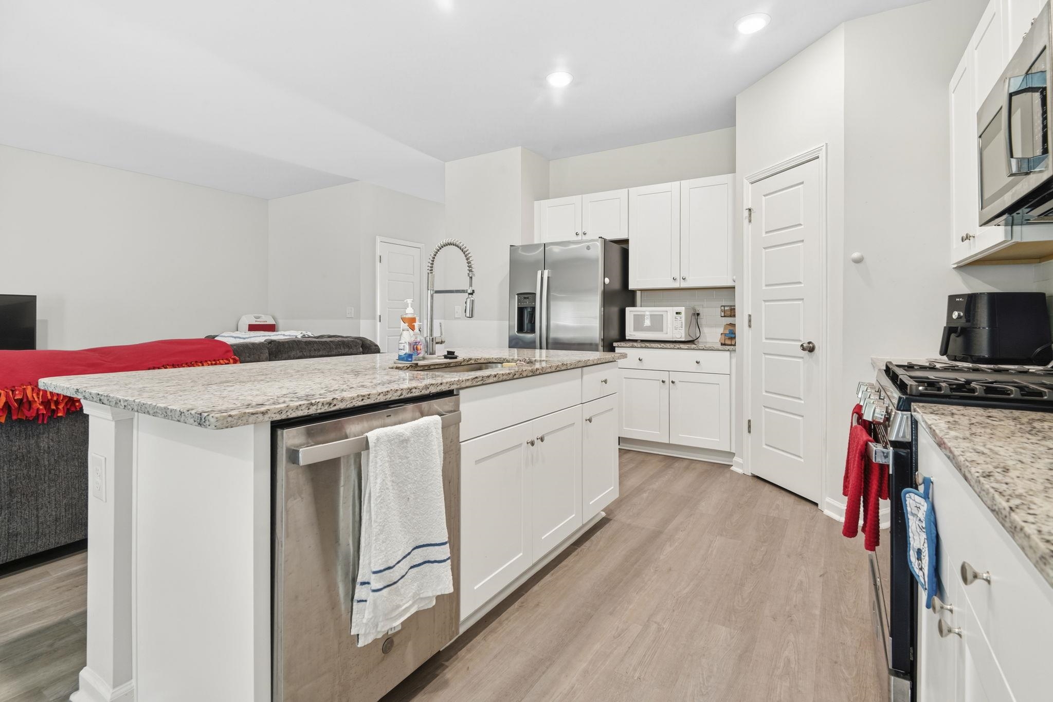 355 Fennec Loop Property Photo 7