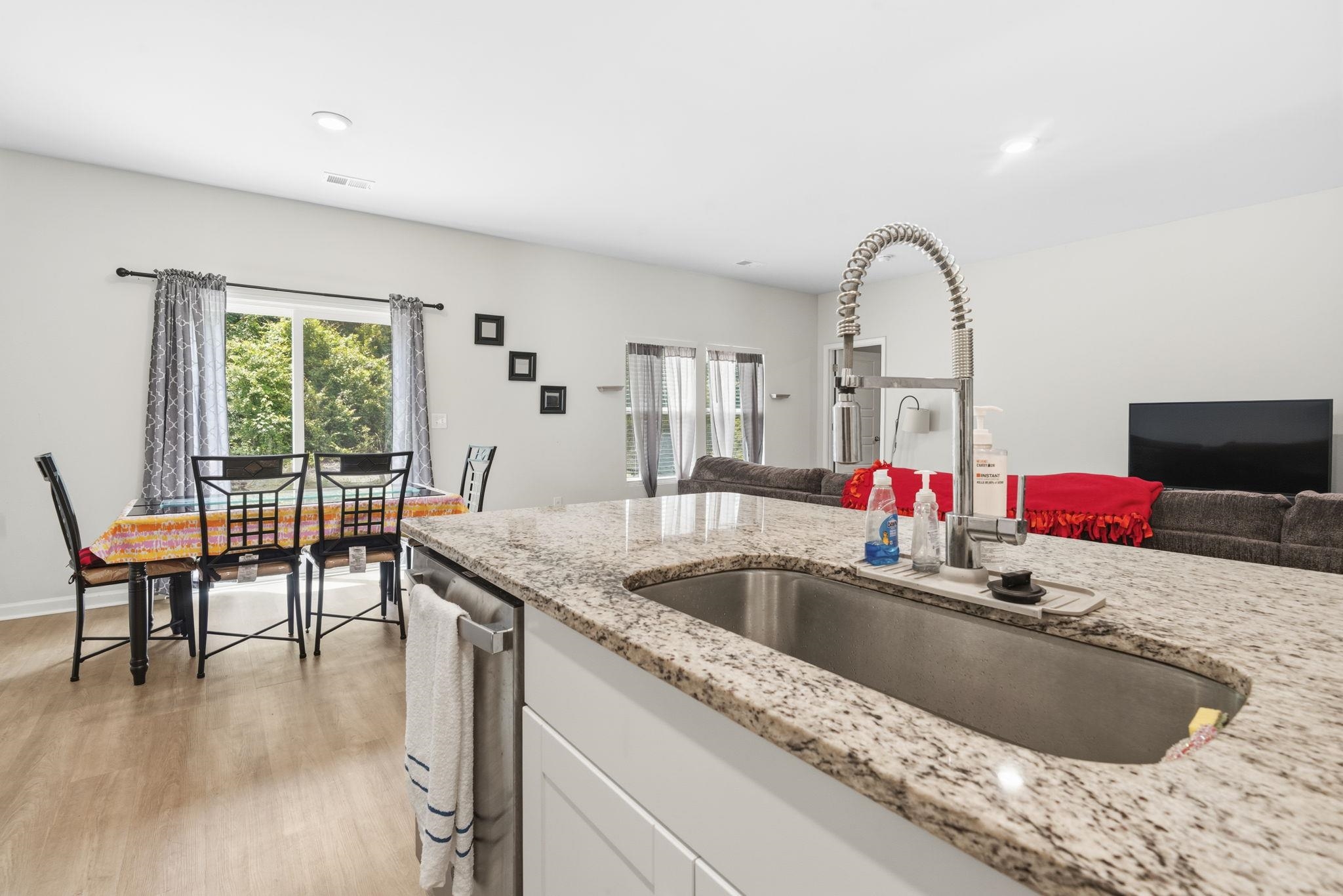 355 Fennec Loop Property Photo 8