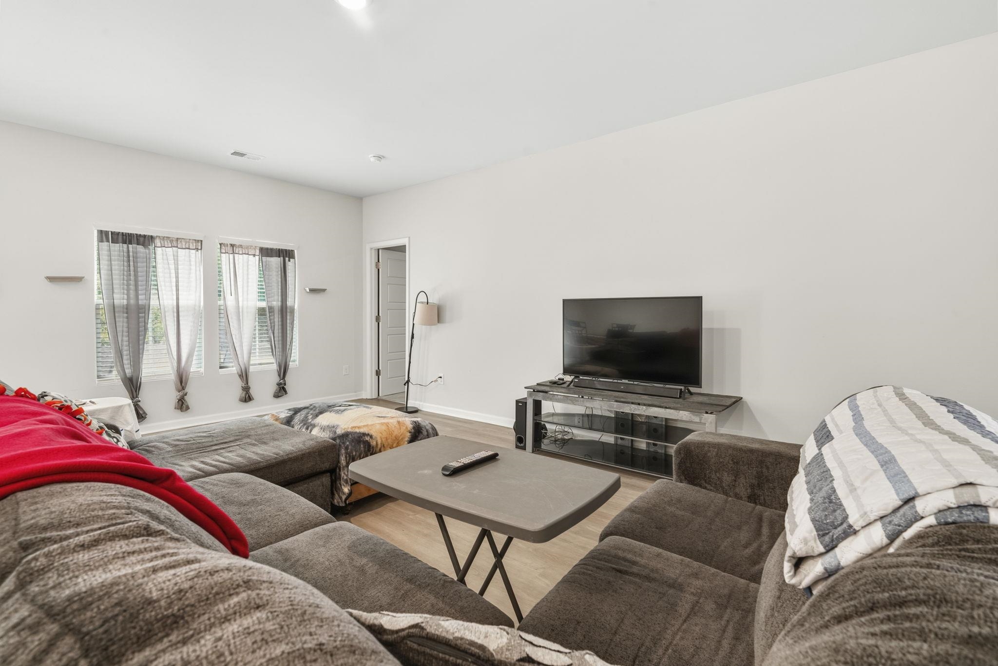 355 Fennec Loop Property Photo 18