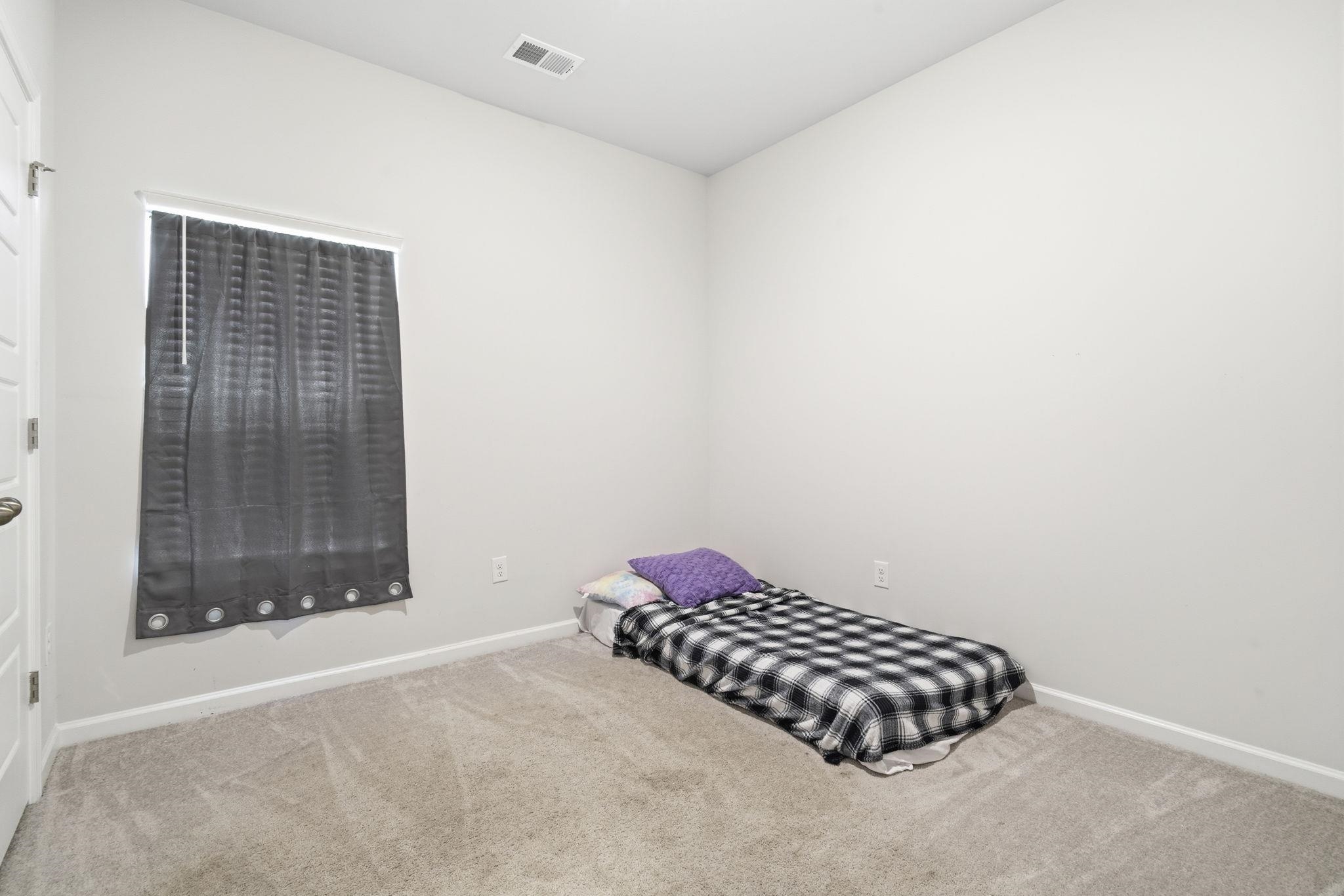 355 Fennec Loop Property Photo 32