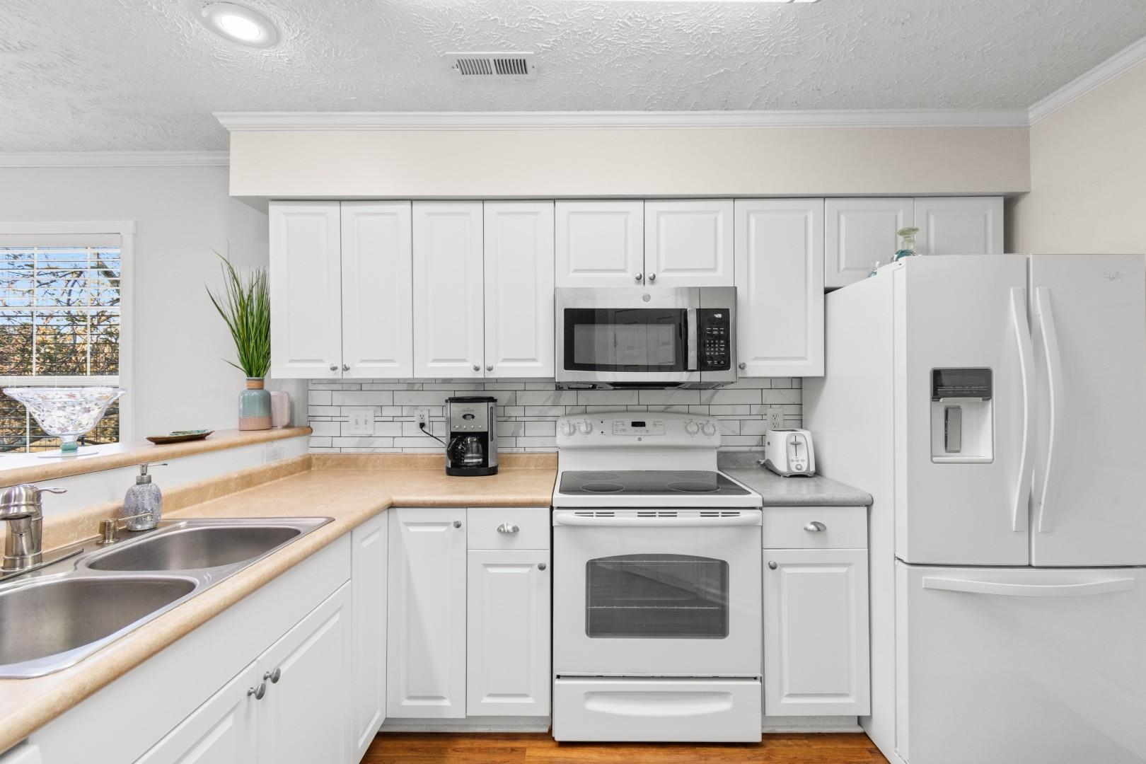 597 Blue River Ct. Property Photo 4