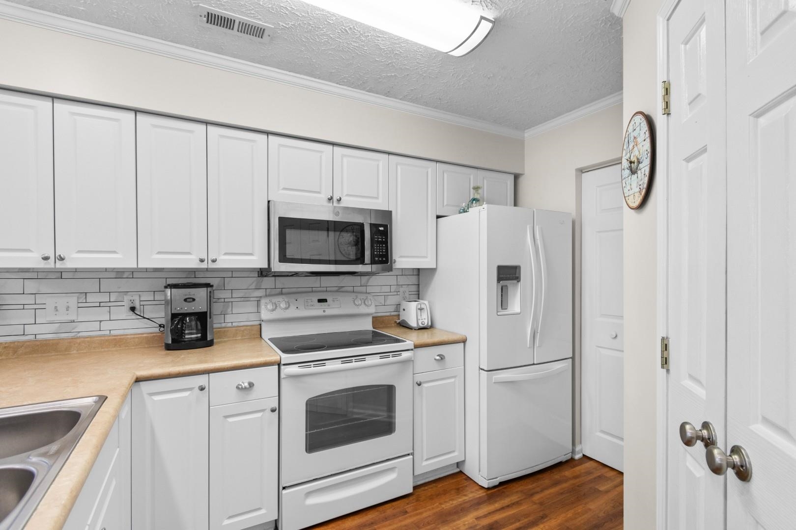 597 Blue River Ct. Property Photo 9