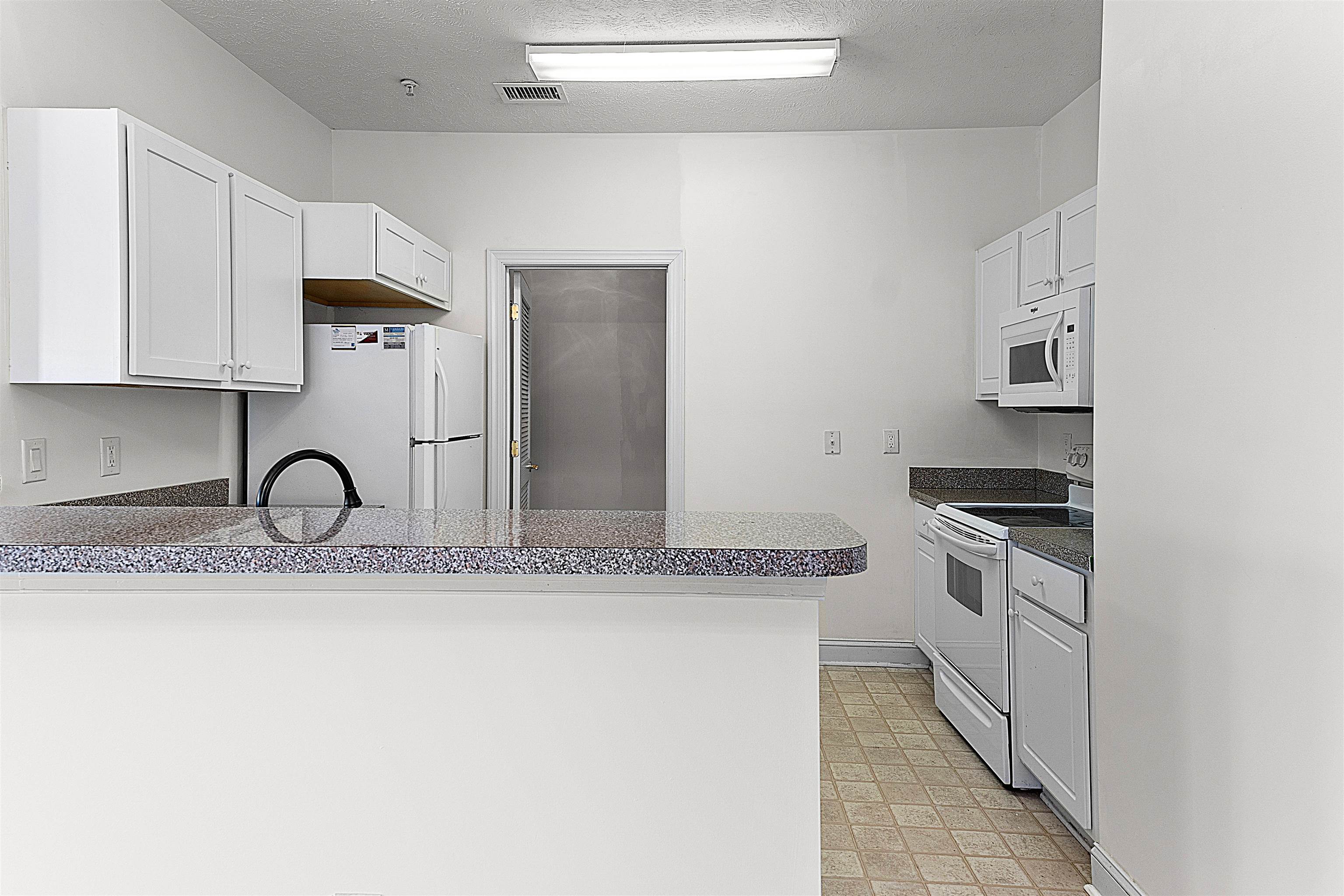 6010 Windsor Green Way Property Photo 13
