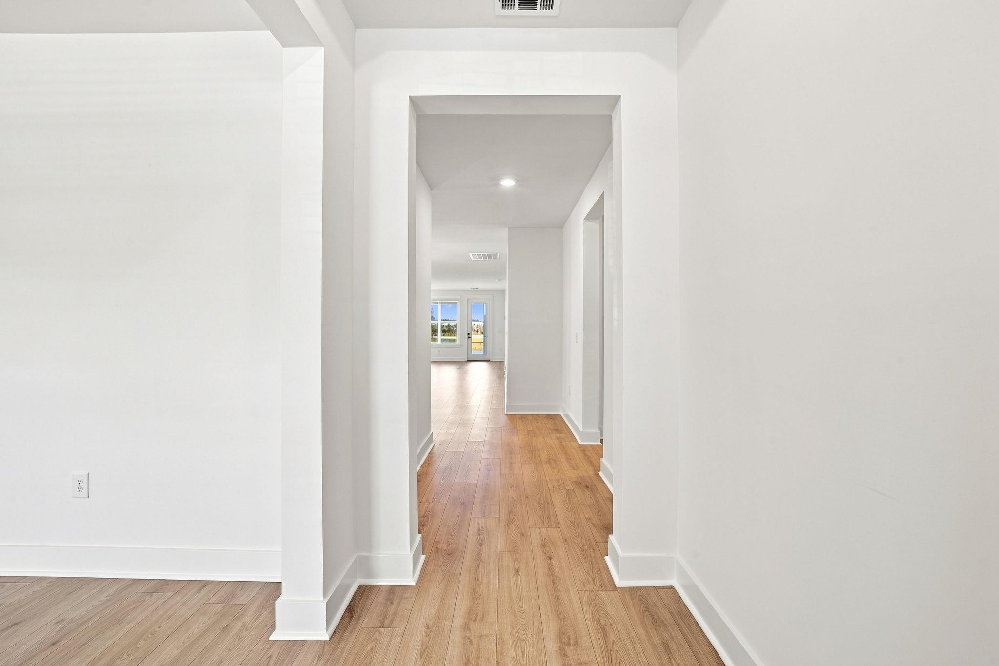 3084 Claredon St Property Photo 4