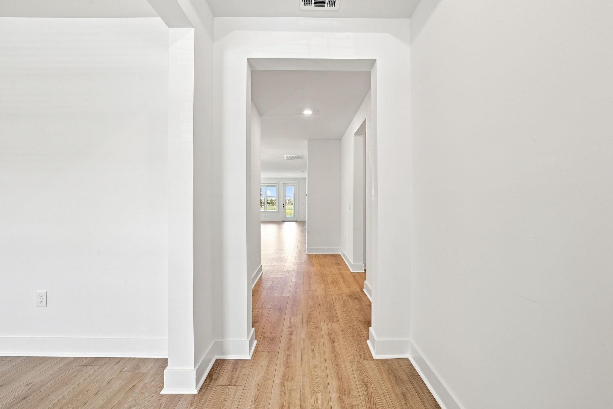 3084 Claredon St Property Photo 5