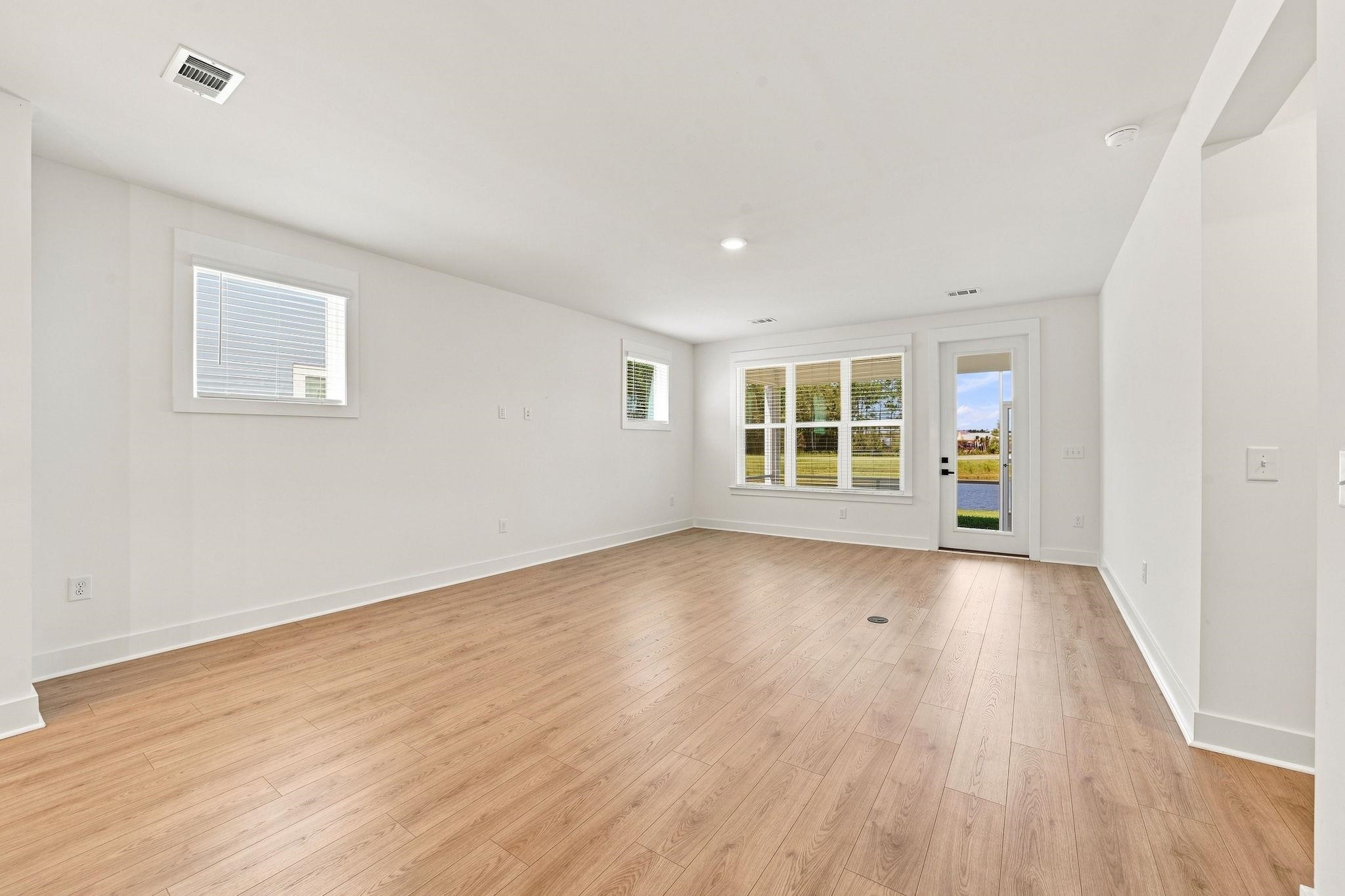 3084 Claredon St Property Photo 18