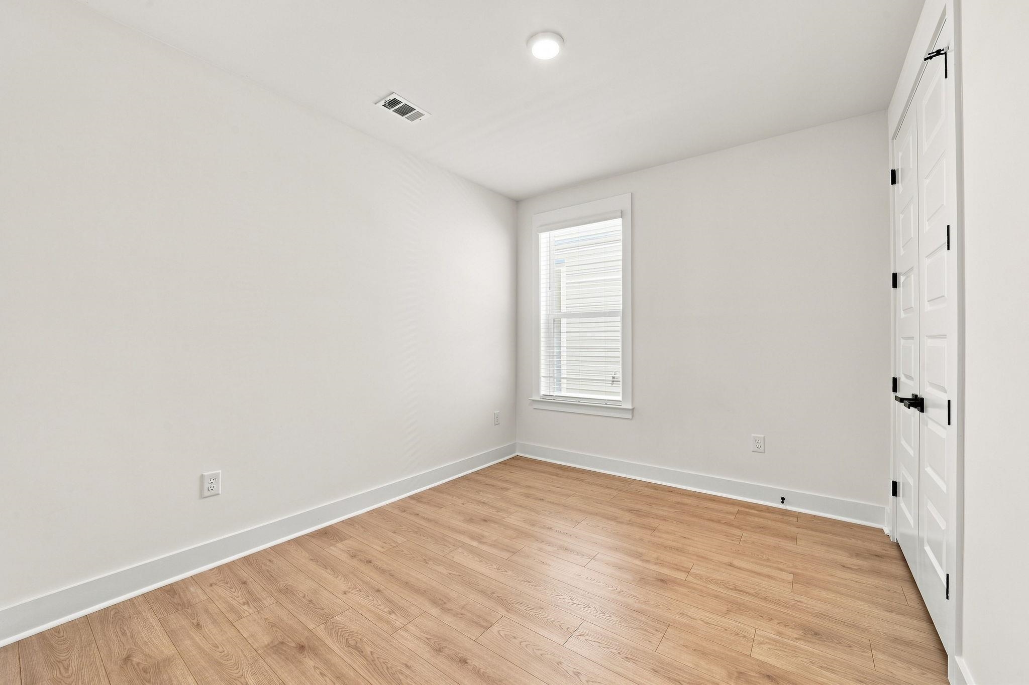 3084 Claredon St Property Photo 24