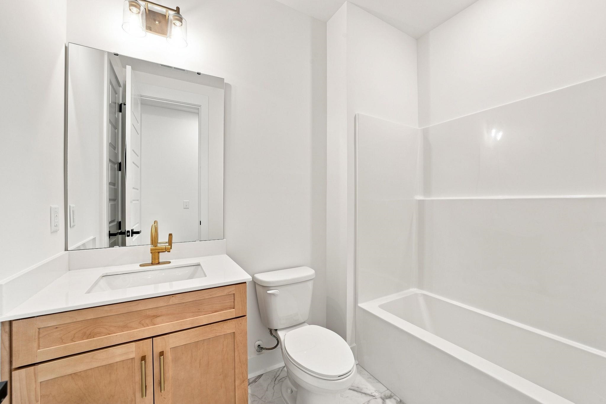 3084 Claredon St Property Photo 26